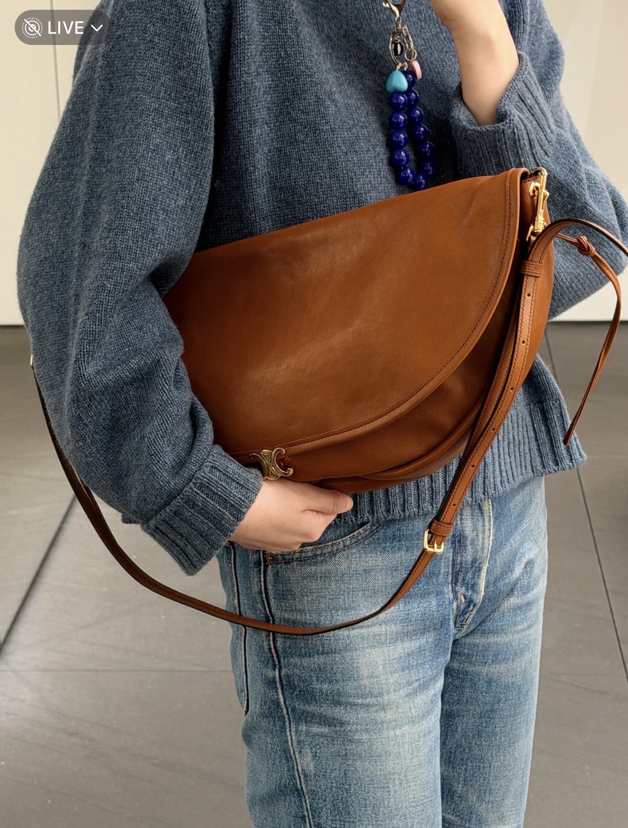 Сумка женская в стиле Celine Soft Triomphe Halfmoon карамельного цвета