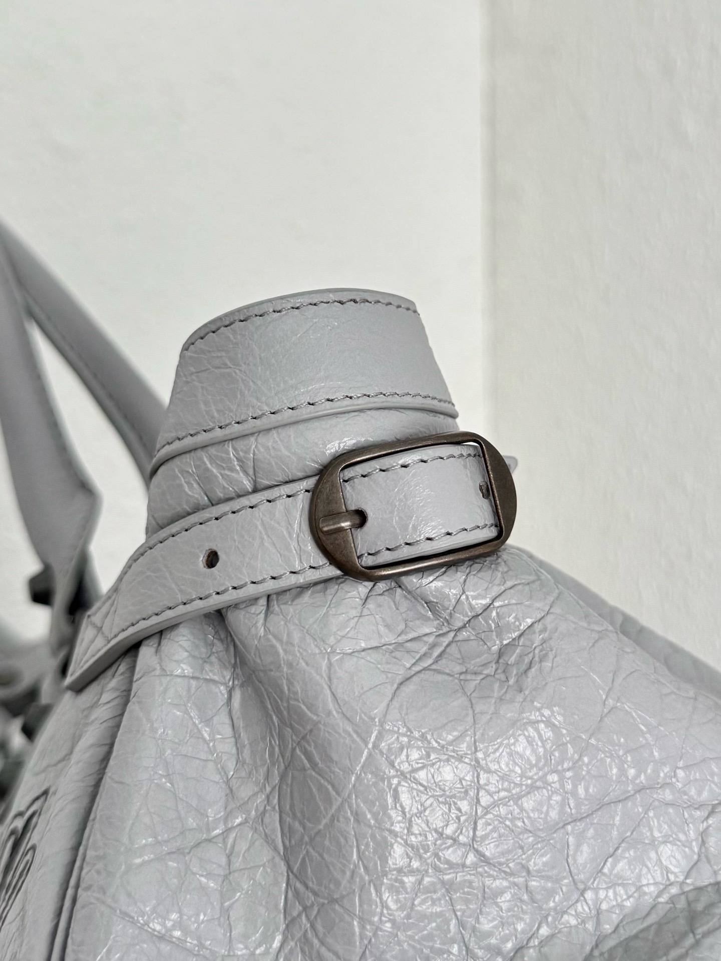 Сумка женская Balenciaga Le City светло-серого цвета