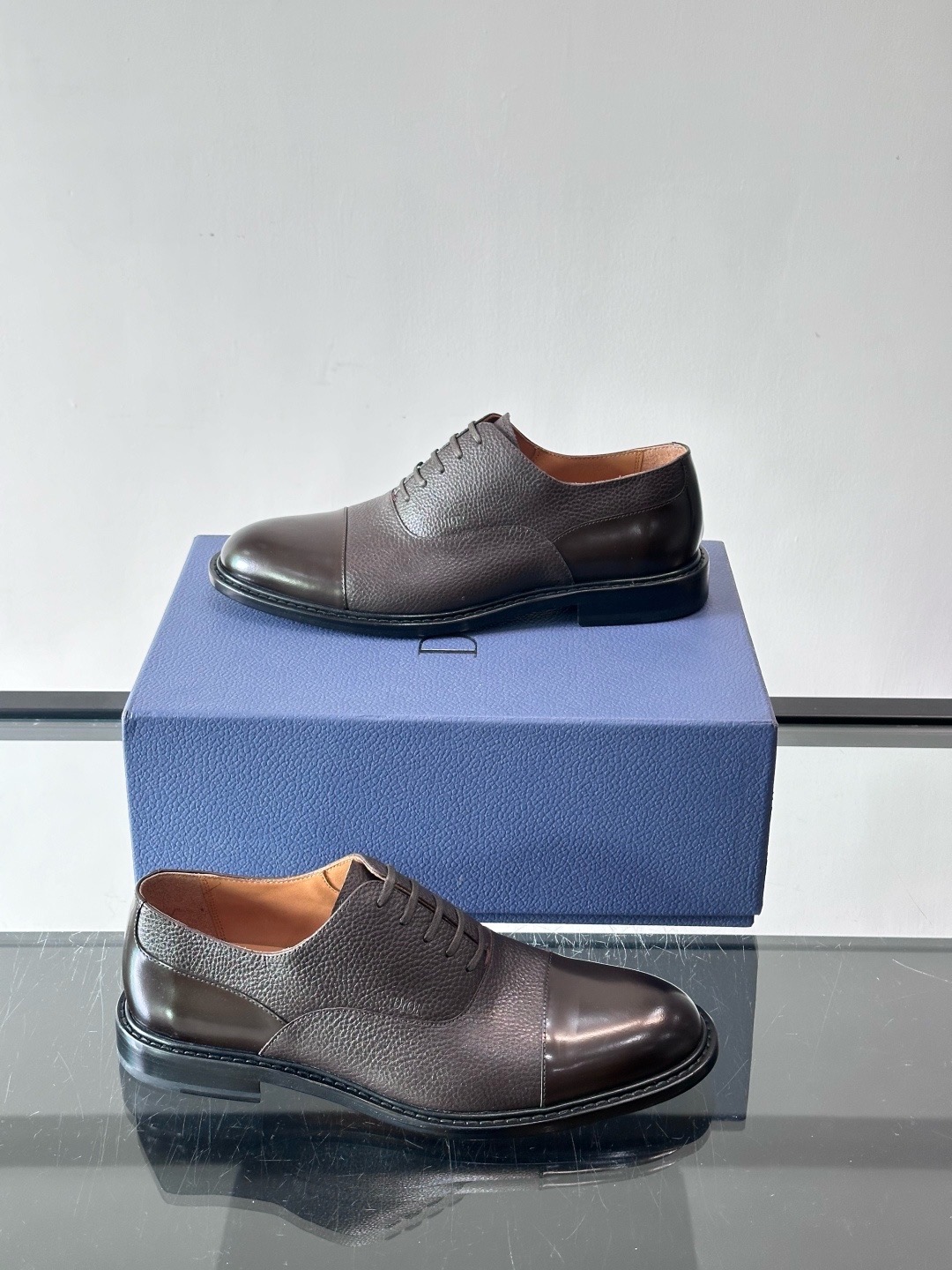 Туфли мужские в стиле Dior Oxford из натуральной кожи коричневого цвета