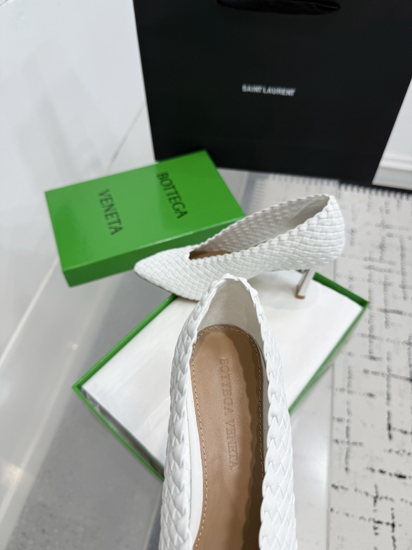 Туфли женские в стиле Bottega Veneta Sofia белого цвета