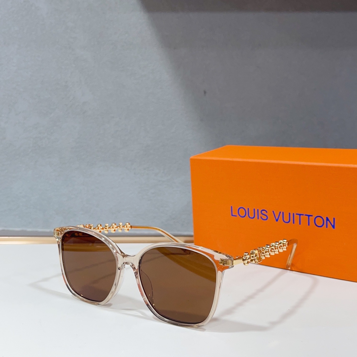 Очки солнцезащитные женские Louis Vuitton