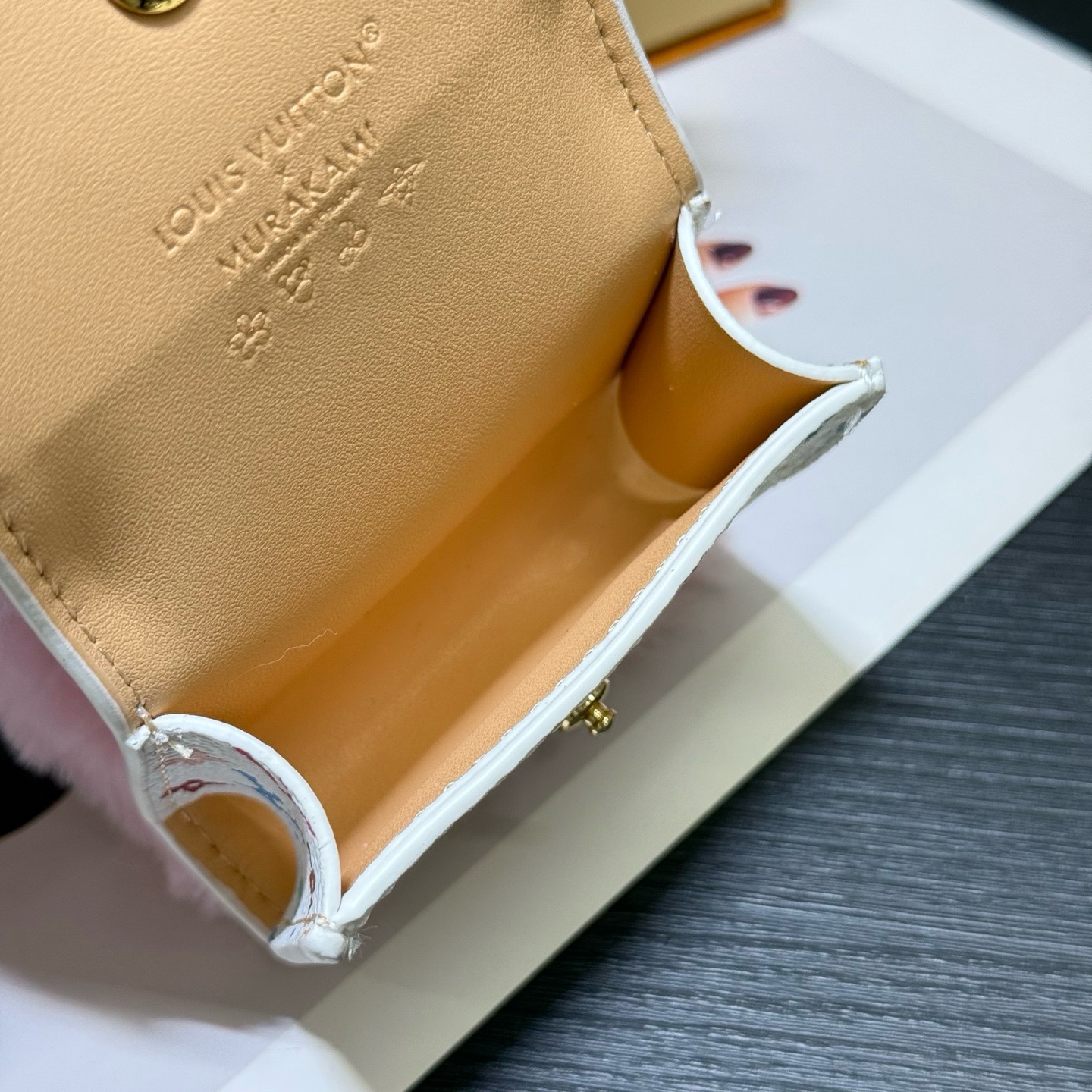 Брелок женский Louis Vuitton LV Cute Bunny розового цвета