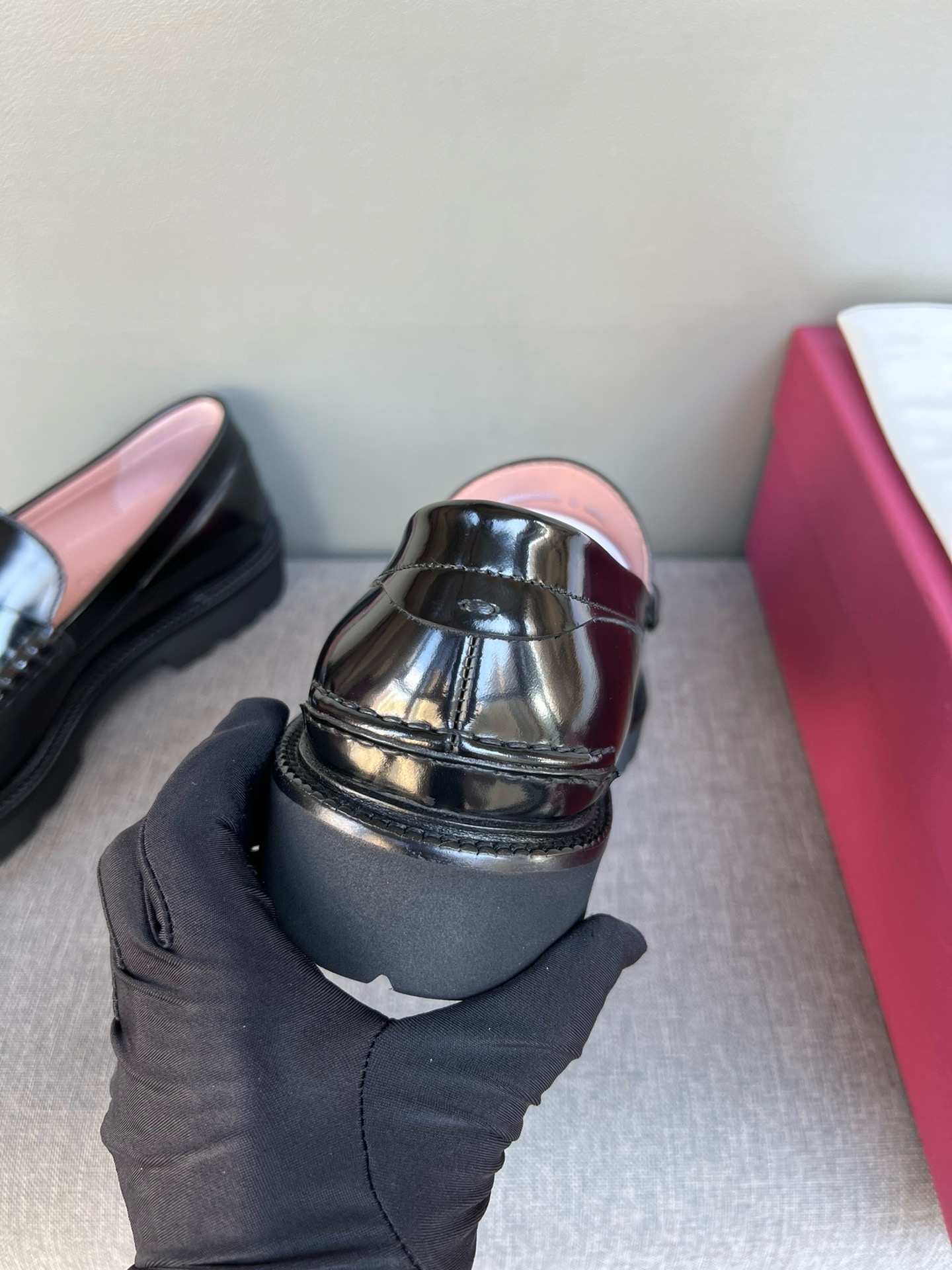 Лоферы мужские в стиле Salvatore Ferragamo из натуральной кожи черного цвета