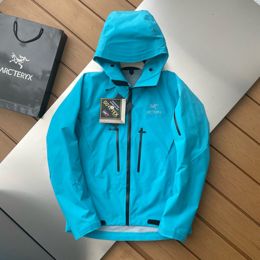 Куртка мужская Arc’teryx Alpha SV из мембранной ткани GORE-TEX Pro синего цвета с капюшоном