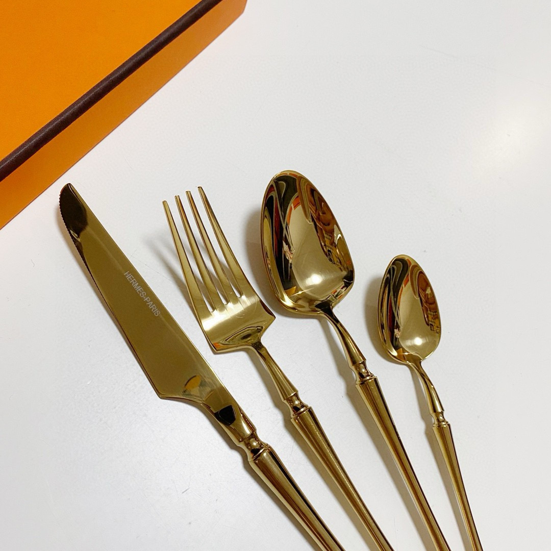 Набор столовых приборов унисекс в стиле Hermès золотого цвета в премиальном подарочном кейсе (24 предмета)
