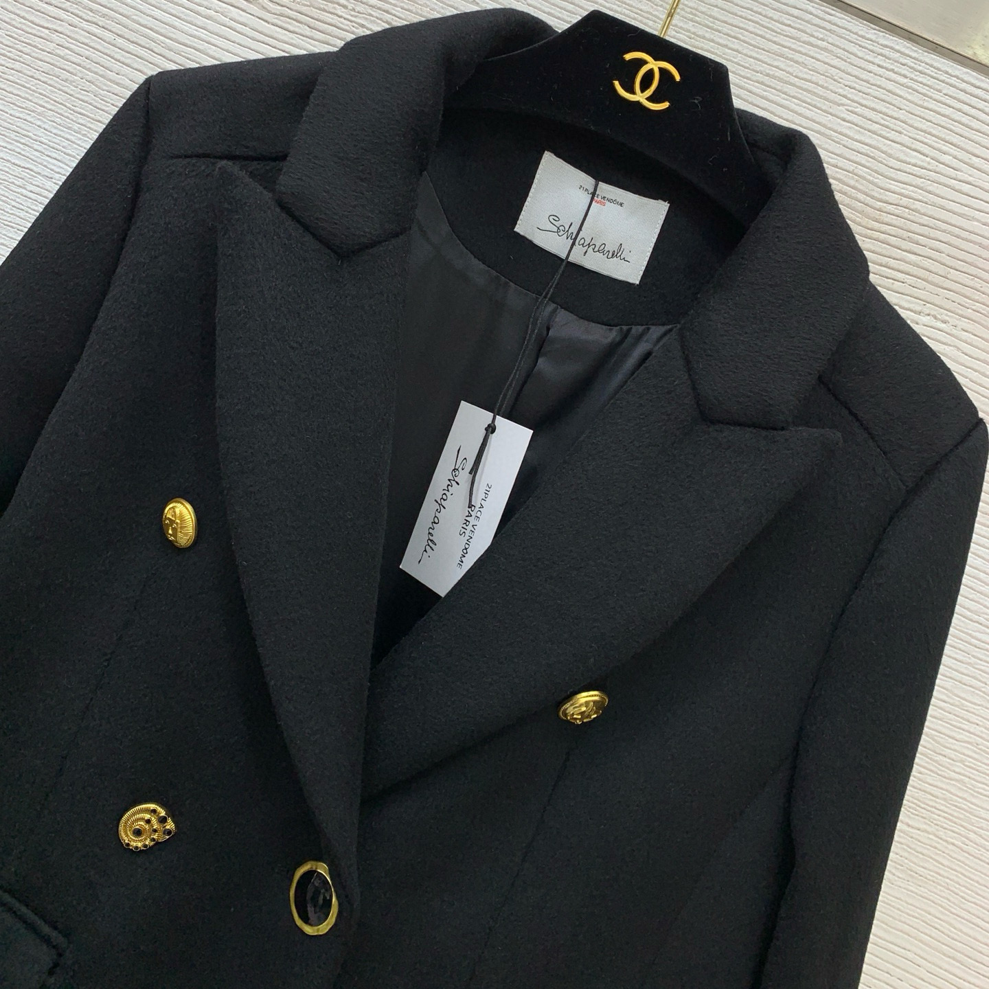 Пальто укороченное женское в стиле Schiaparelli  из шерсти с золотыми пуговицами чёрного цвета