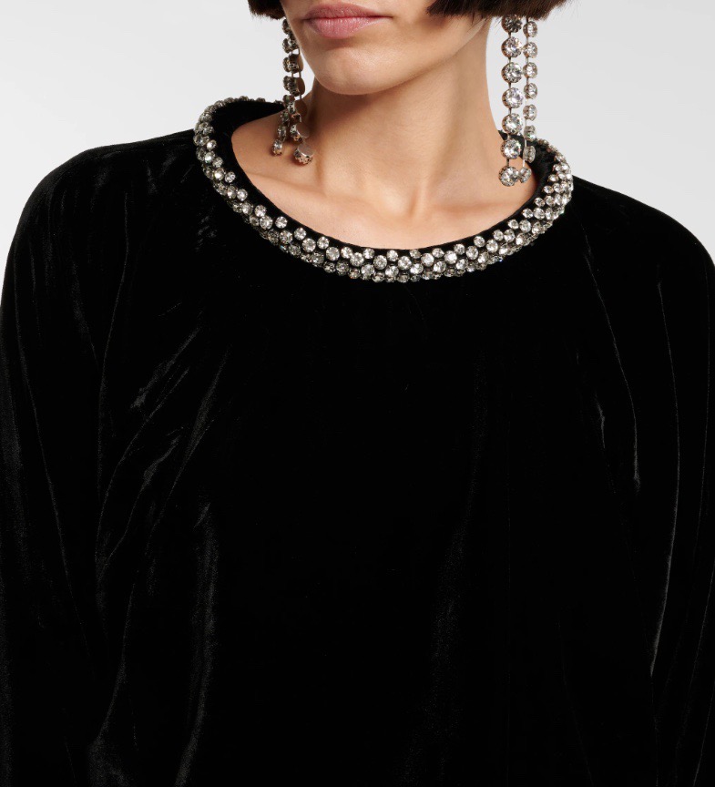 Платье женское в стиле Saint Laurent чёрного цвета с декоративной отделкой воротника