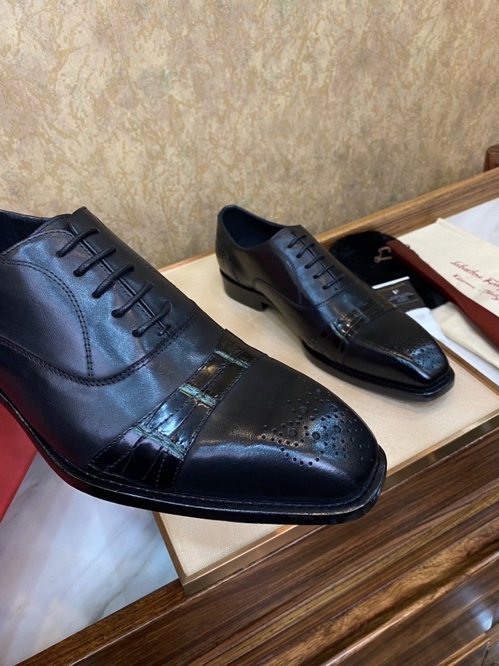 Туфли мужские в стиле Salvatore Ferragamo черного цвета