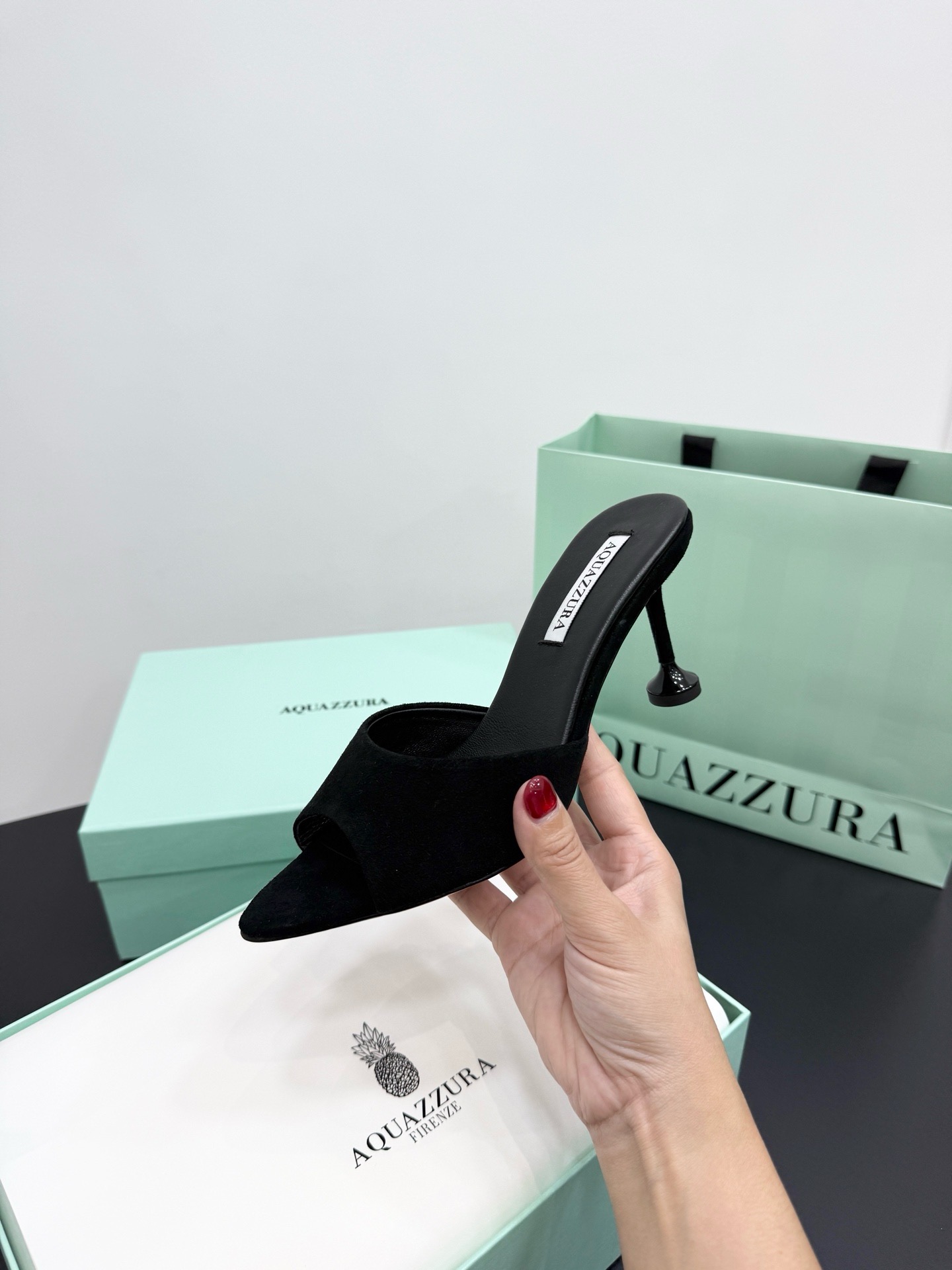 Мюли женские Aquazzura чёрного цвета