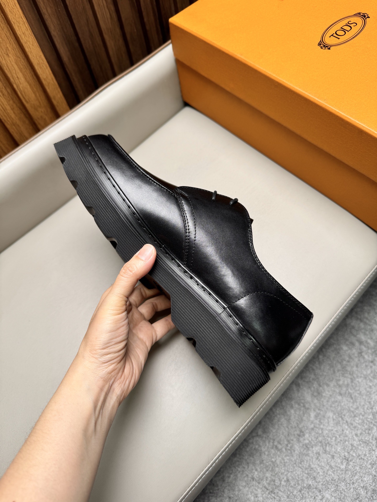 Туфли мужские в стиле Tod’s черного цвета на массивной подошве