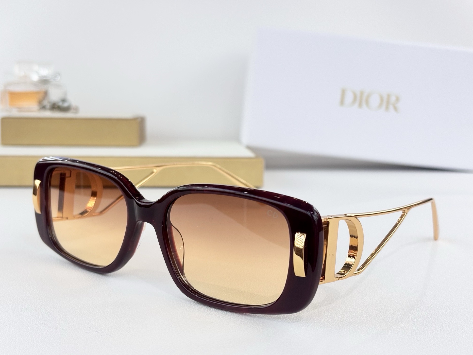 Очки солнцезащитные женские в стиле Dior DSGTA47UCK