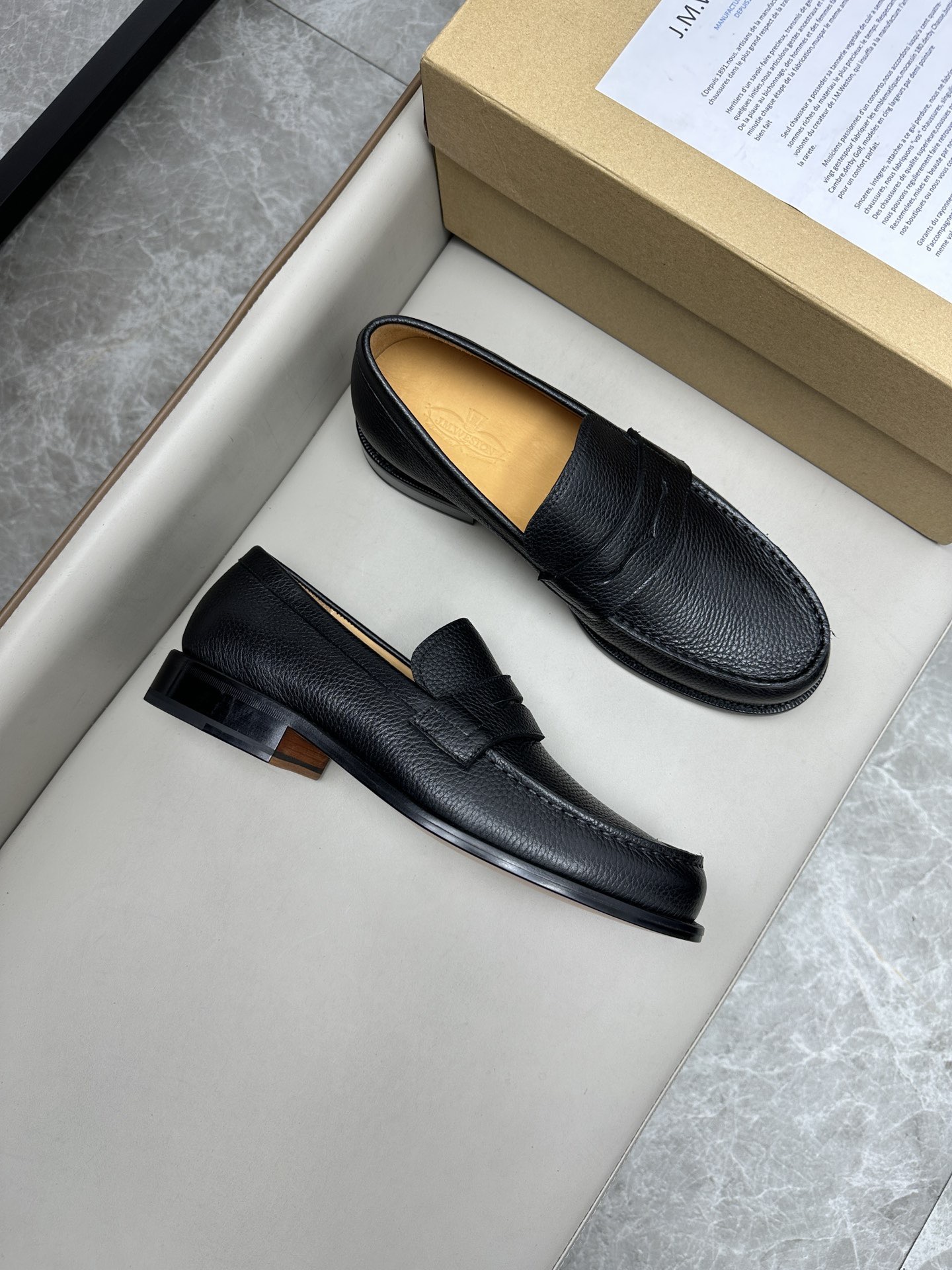 Лоферы мужские в стиле J.M. Weston черного цвета