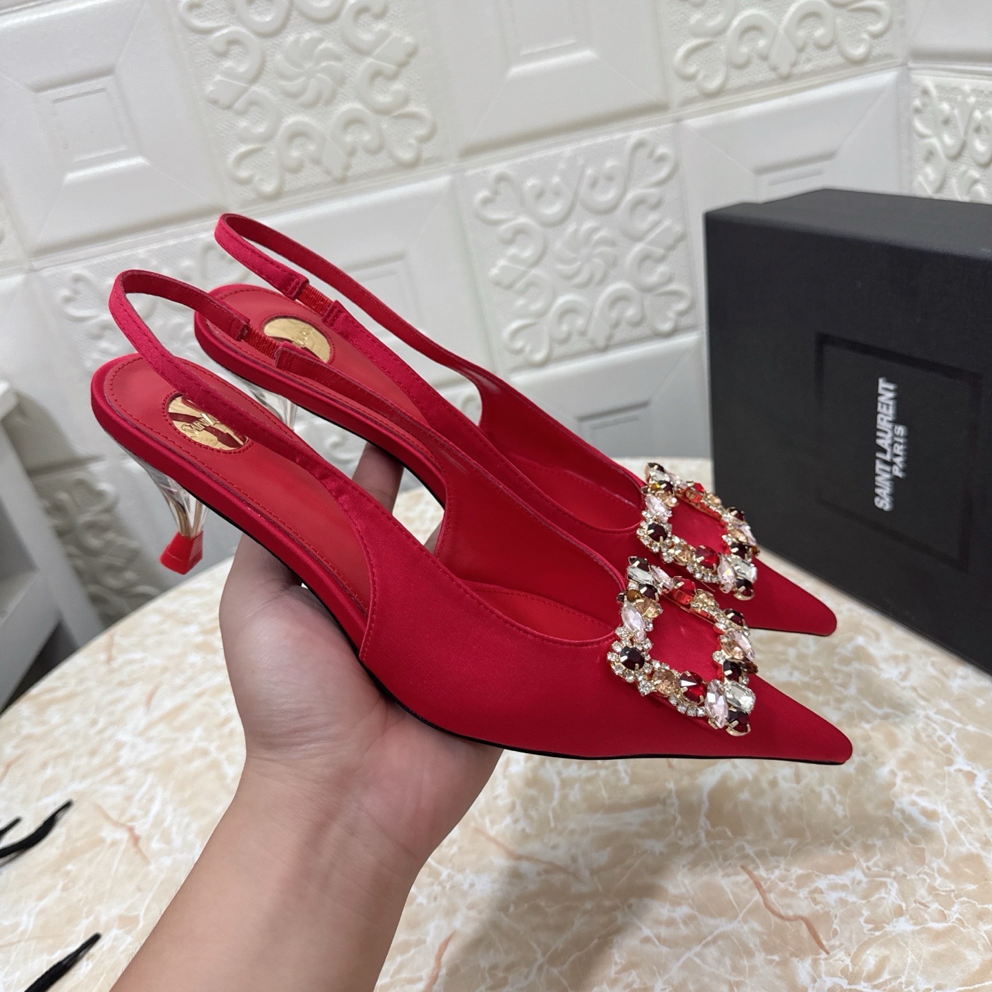 Туфли женские Saint Laurent красного цвета