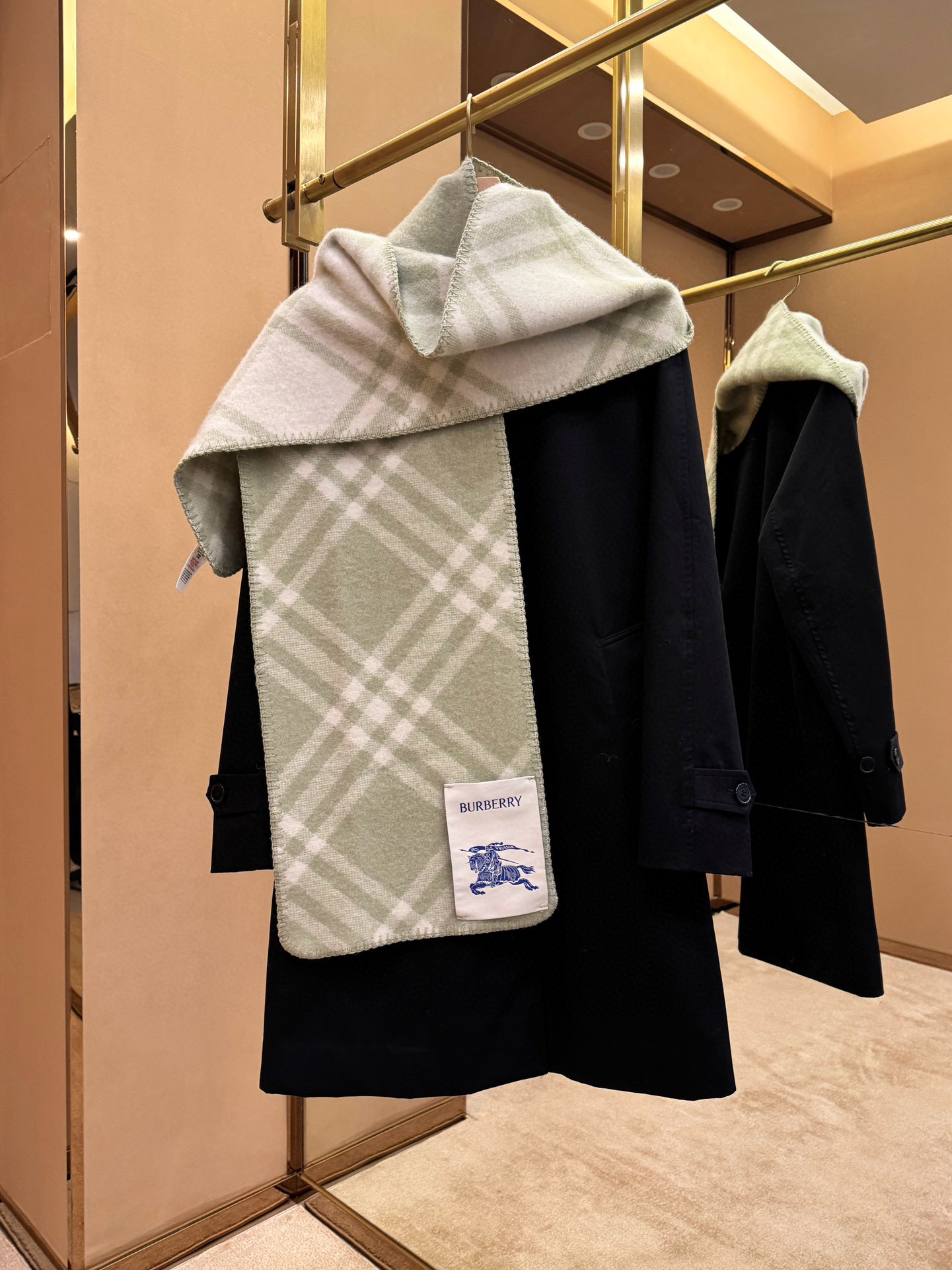 Шарф унисекс в стиле Burberry двусторонний из мягкой шерсти с диагональной клеткой оливкого цвета