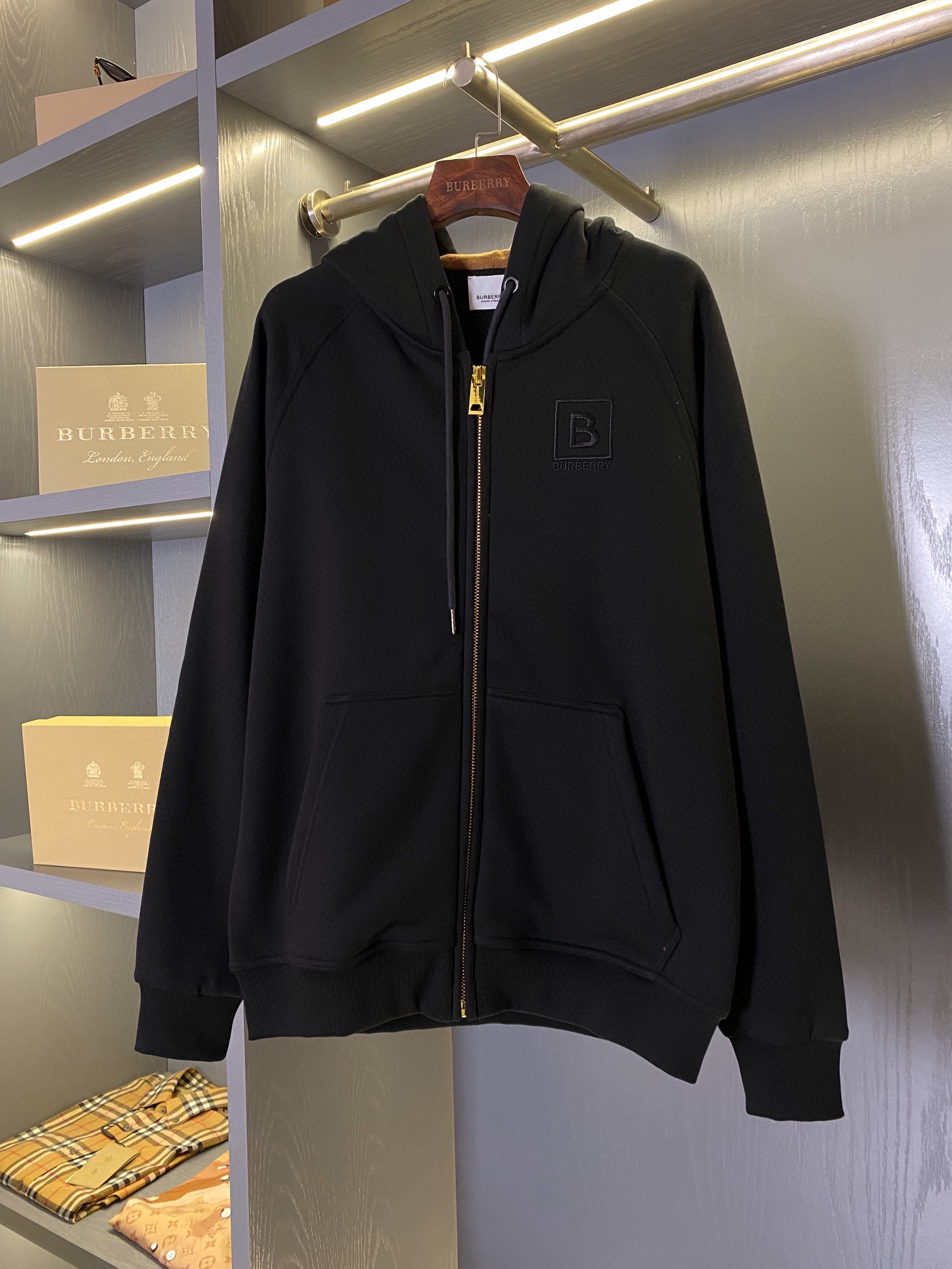 Худи унисекс в стиле Burberry из плотного футера с вышивкой чёрного цвета