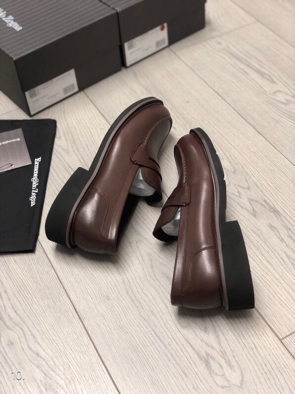Лоферы мужские в стиле Zegna из натуральной кожи коричневого цвета