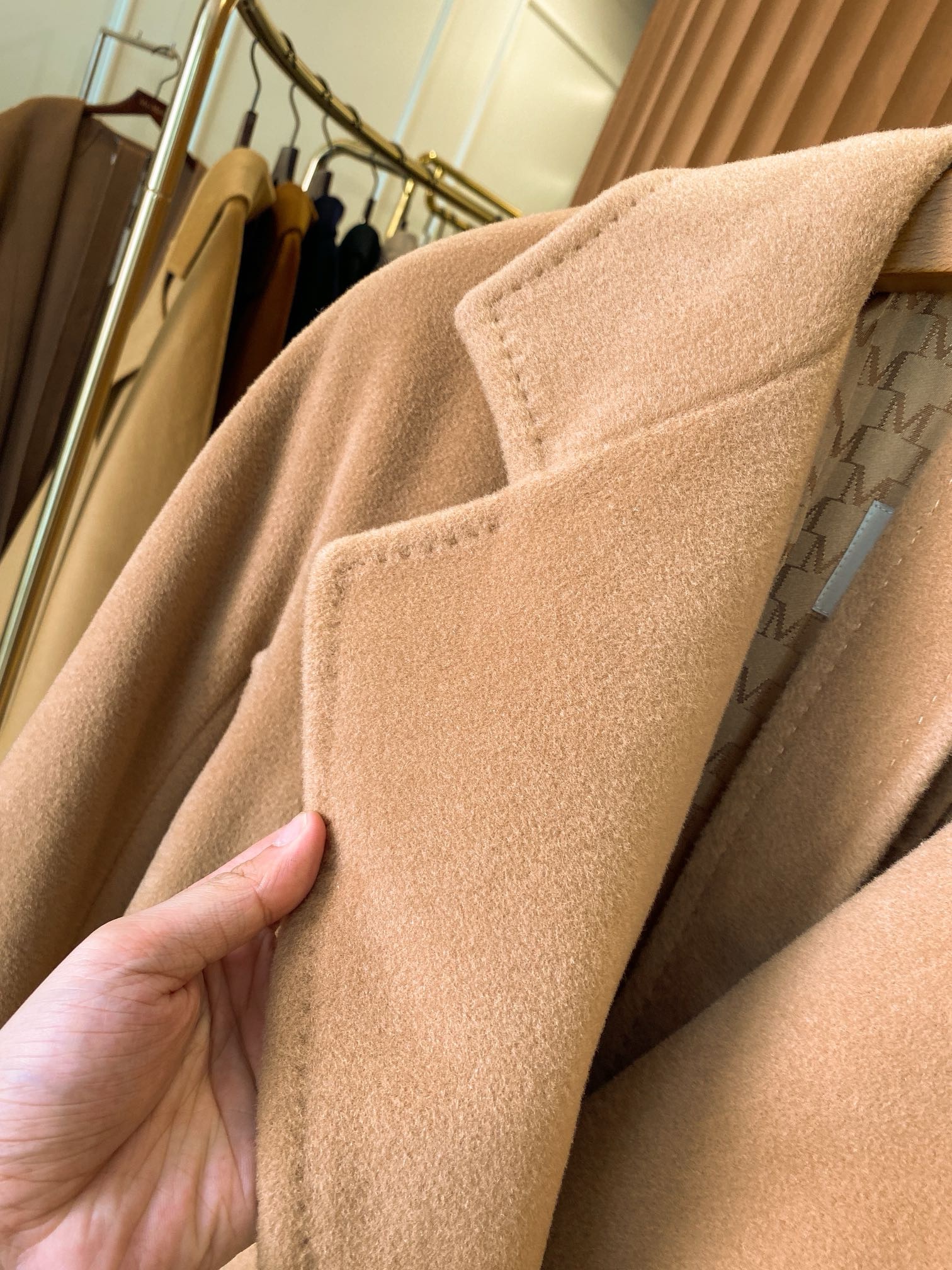 Пальто женское Max Mara 101801 Icon Coat светло-коричневого цвета
