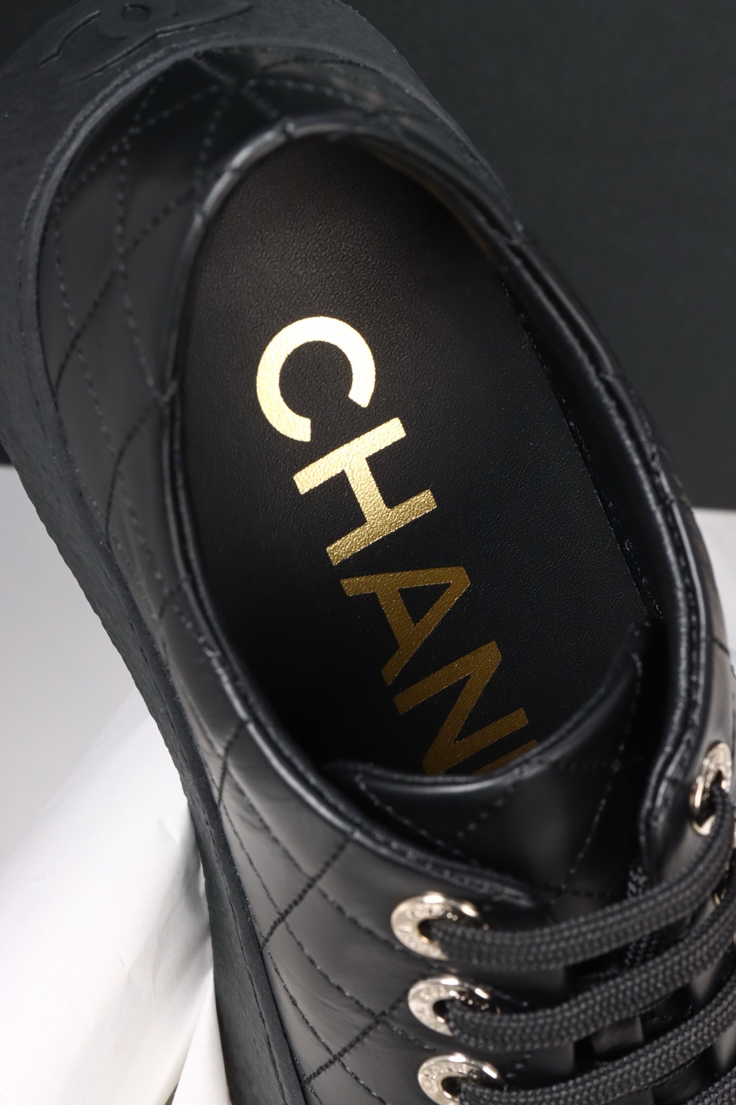 Кеды женские Chanel 25A из натуральной кожи черного цвета