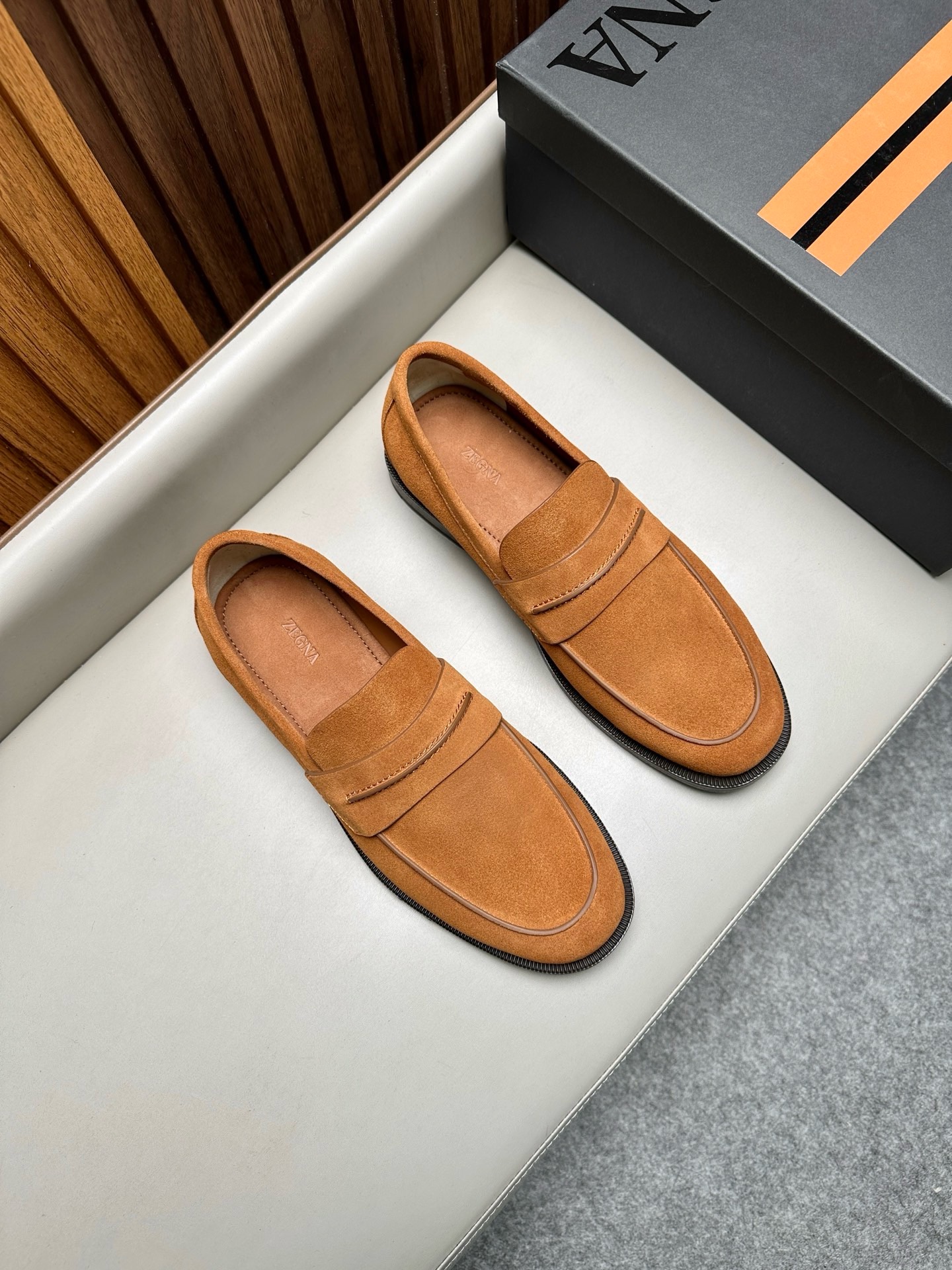 Лоферы мужские в стиле Zegna Mocassin Corso из натуральной замши рыжего цвета