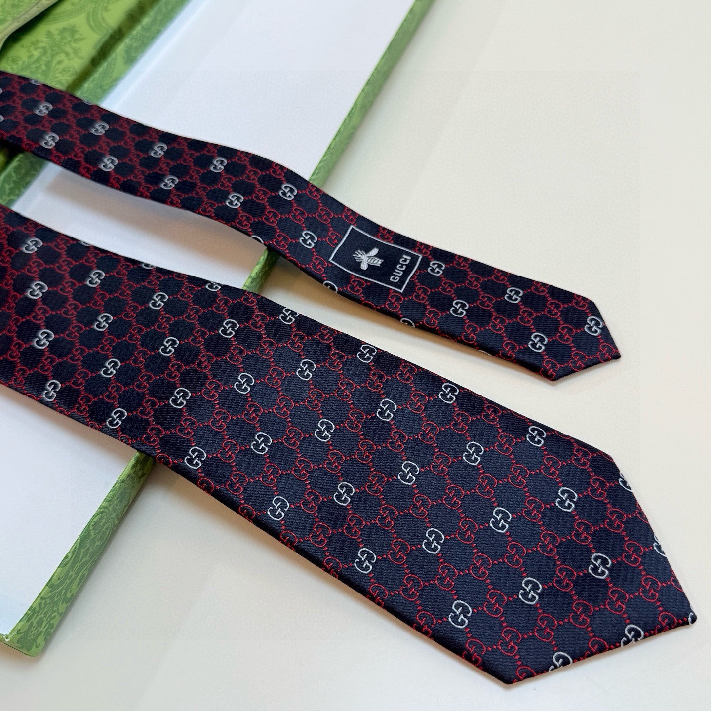 Галстук мужской в стиле Gucci бордового цвета с жаккардовым узором GG