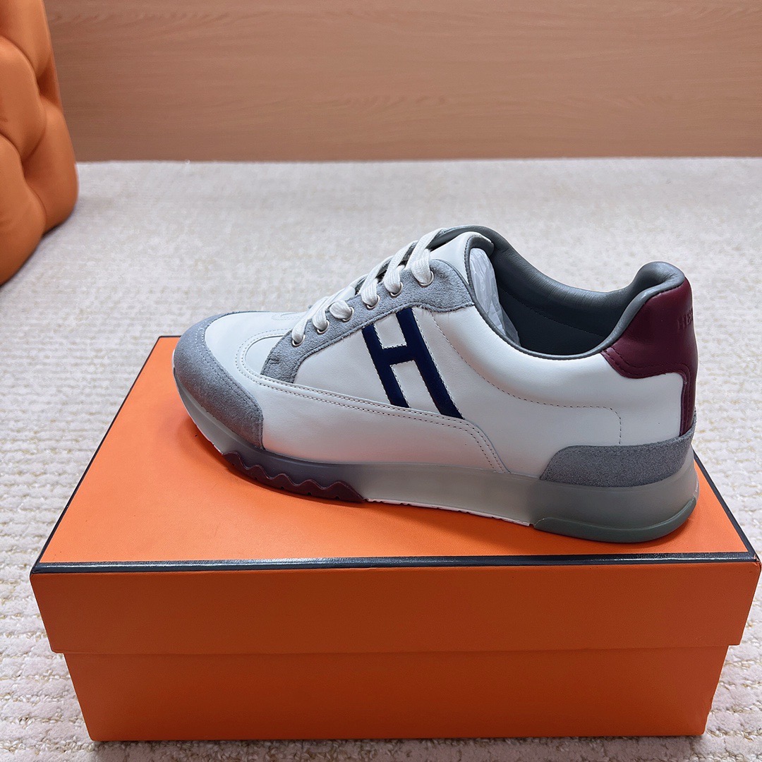 Кроссовки унисекс в стиле Hermes Trail серо-белого цвета с бордовыми вставками