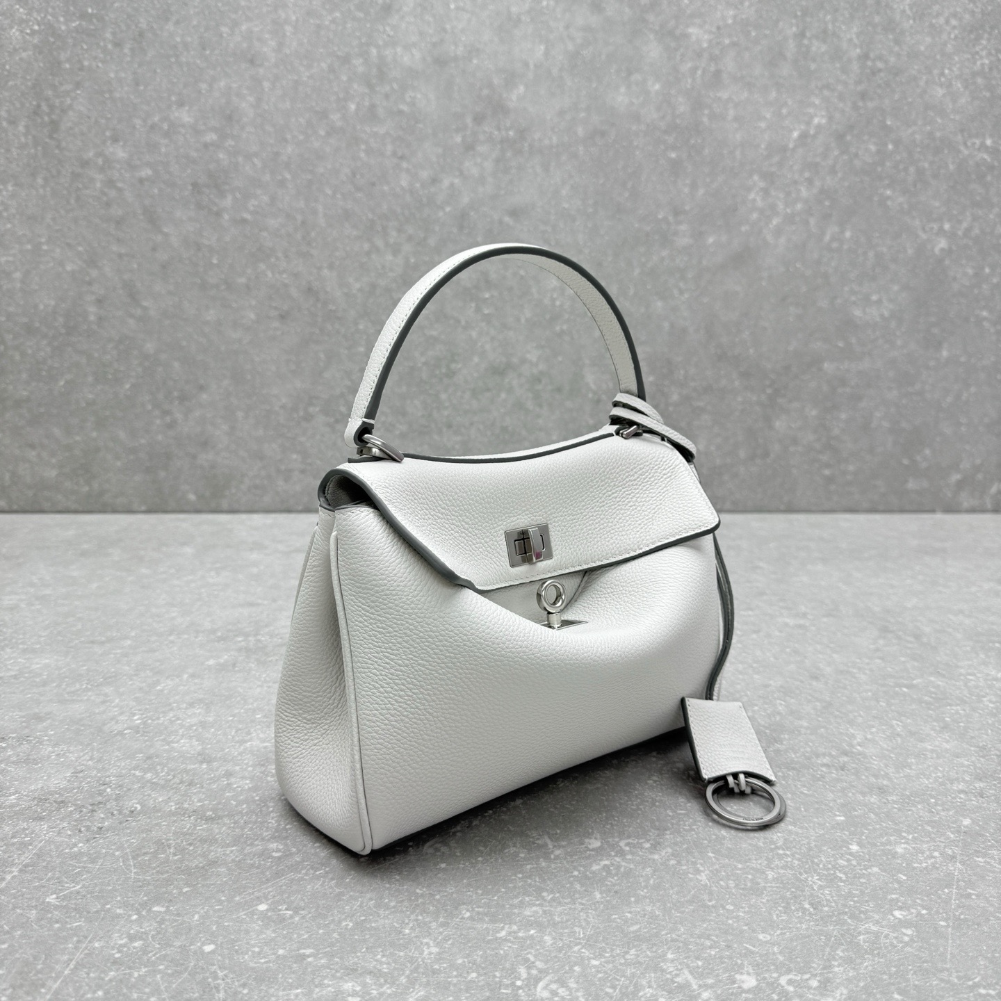 Сумка женская в стиле Balenciaga Rodeo белого цвета