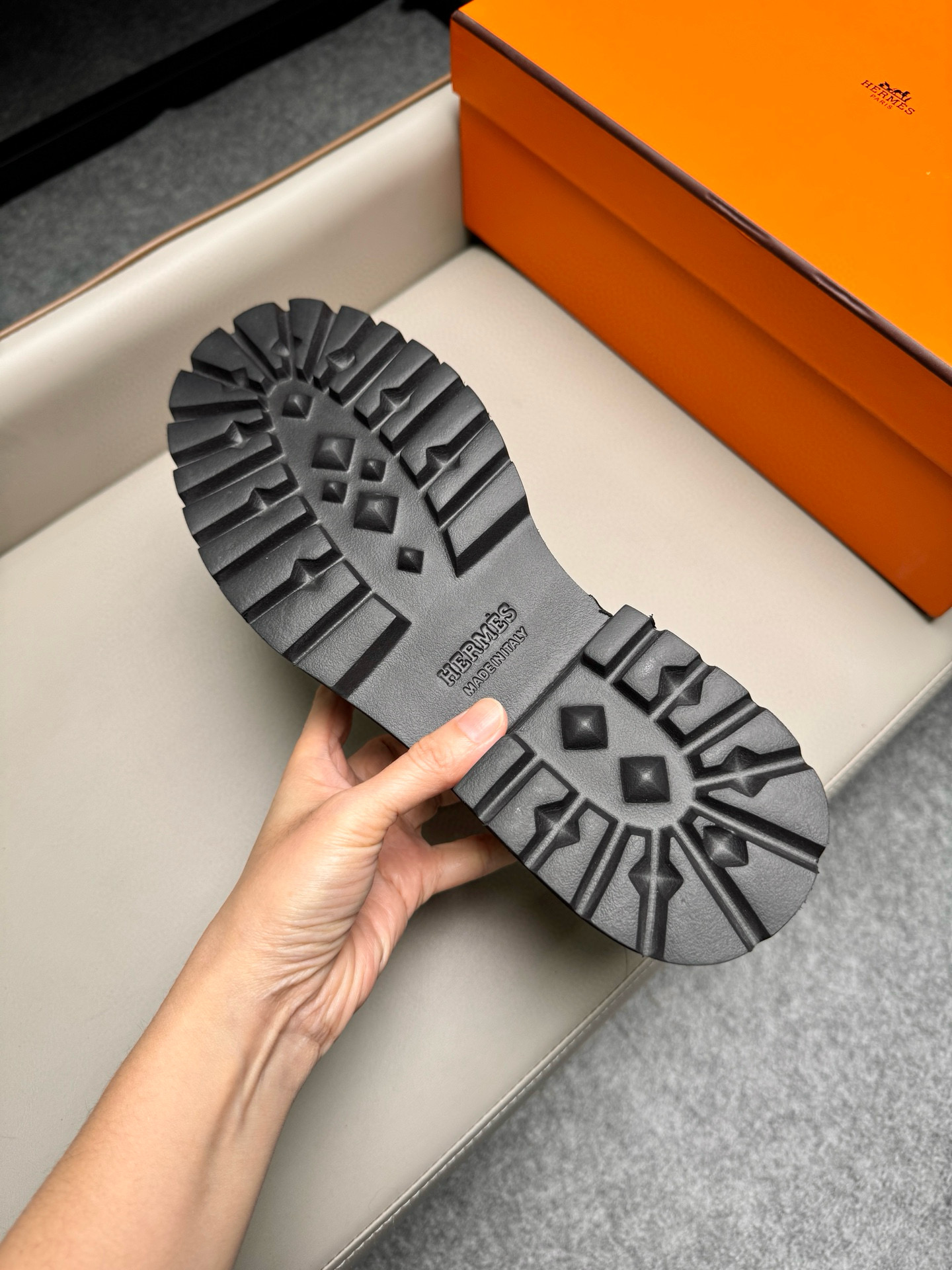 Лоферы мужские в стиле Hermes из натуральной кожи бордового цвета