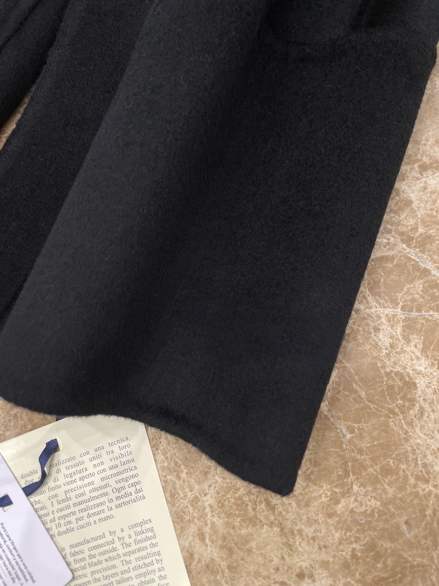 Пальто женское в стиле Max Mara Elisa чёрного цвета с поясом