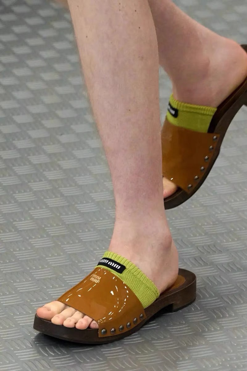 Носки женские в стиле Miu Miu укороченные с вышивкой (1 пара)
