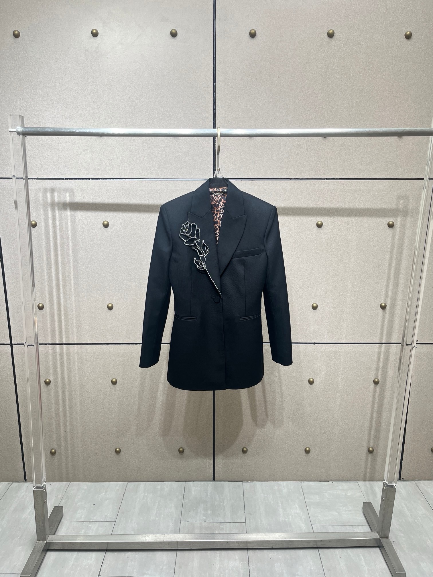 Жакет женский Blumarine Wool Jacket with Laser-Cut Embroidery and Rhinestones чёрного цвета