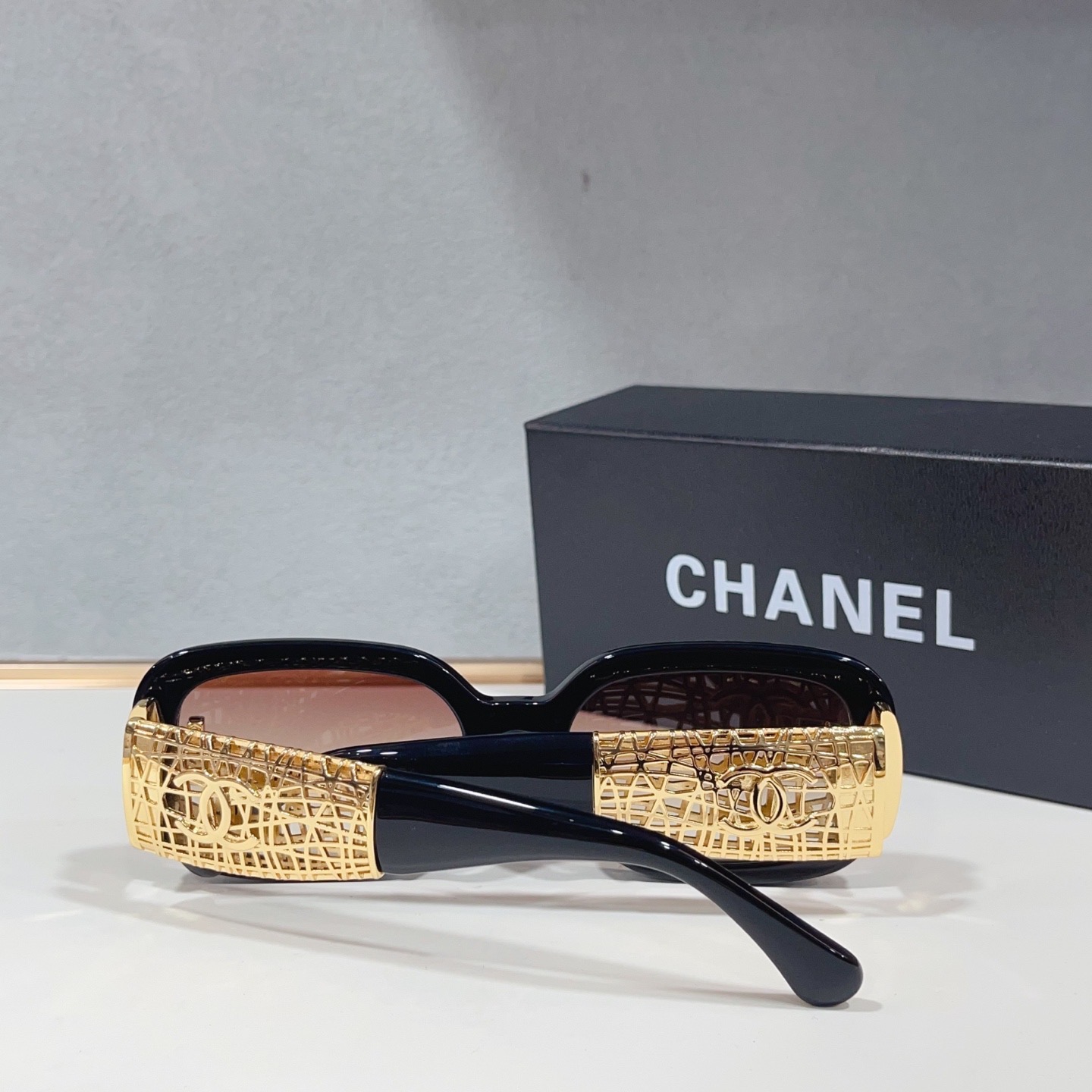 Очки солнцезащитные женские в стиле Chanel