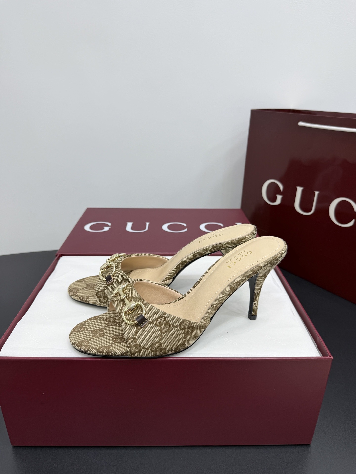 Мюли женские в стиле Gucci Horsebit бежевого цвета