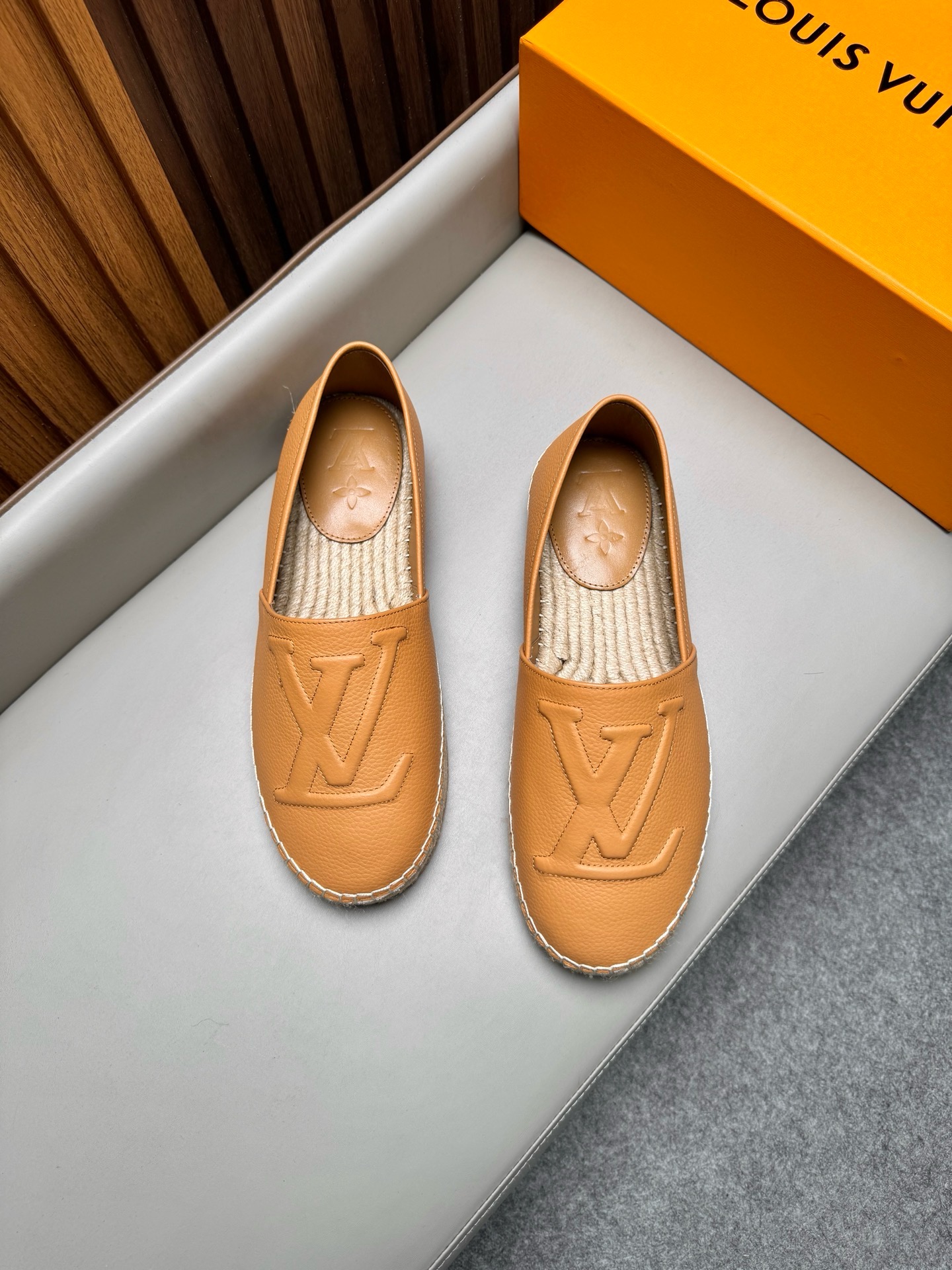 Эспадрильи мужские в стиле Louis Vuitton бежевого цвета