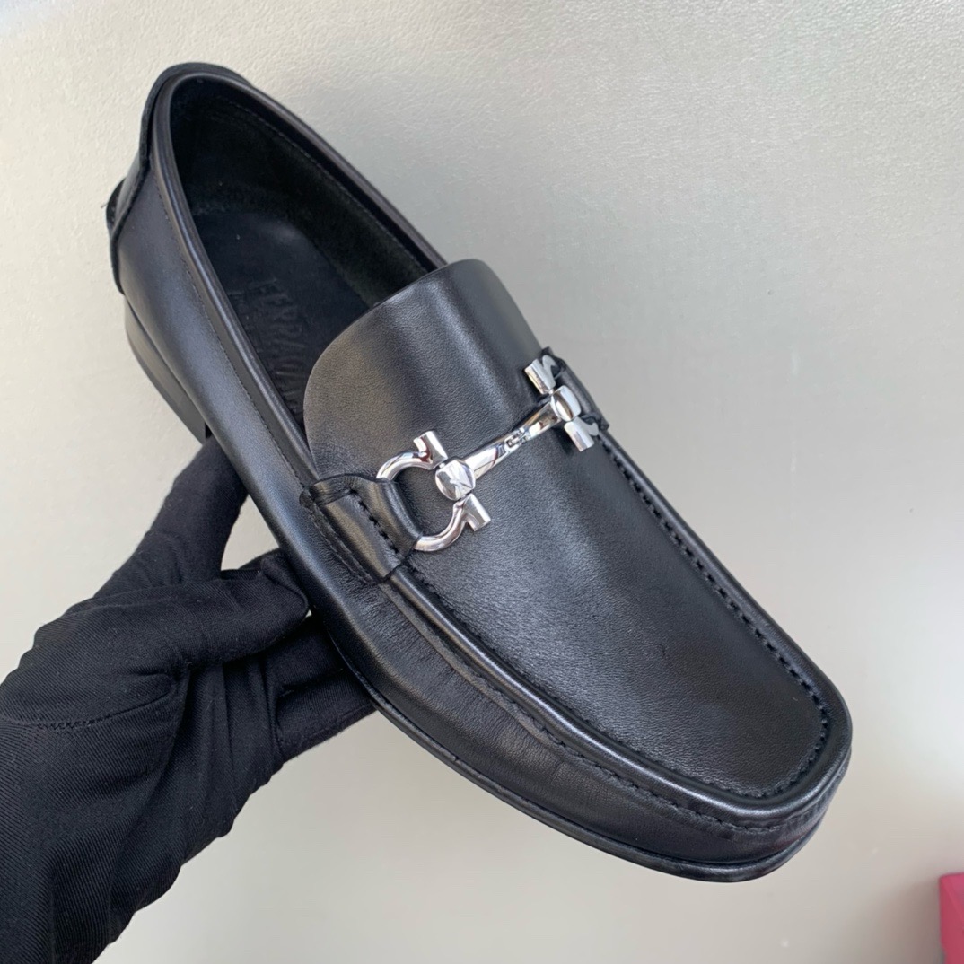 Лоферы мужские в стиле Salvatore Ferragamo черного цвета