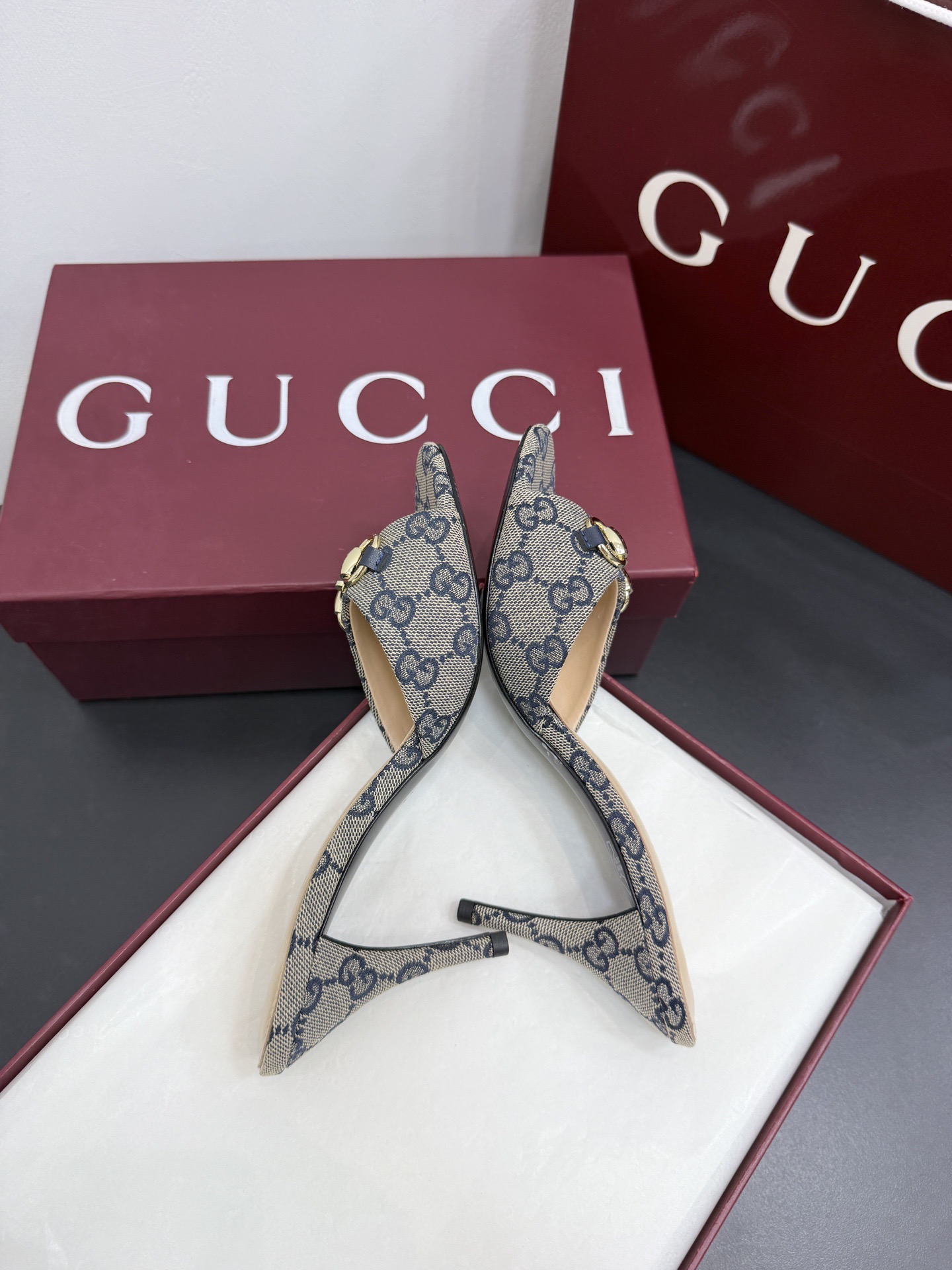 Мюли женские в стиле Gucci Horsebit серого цвета