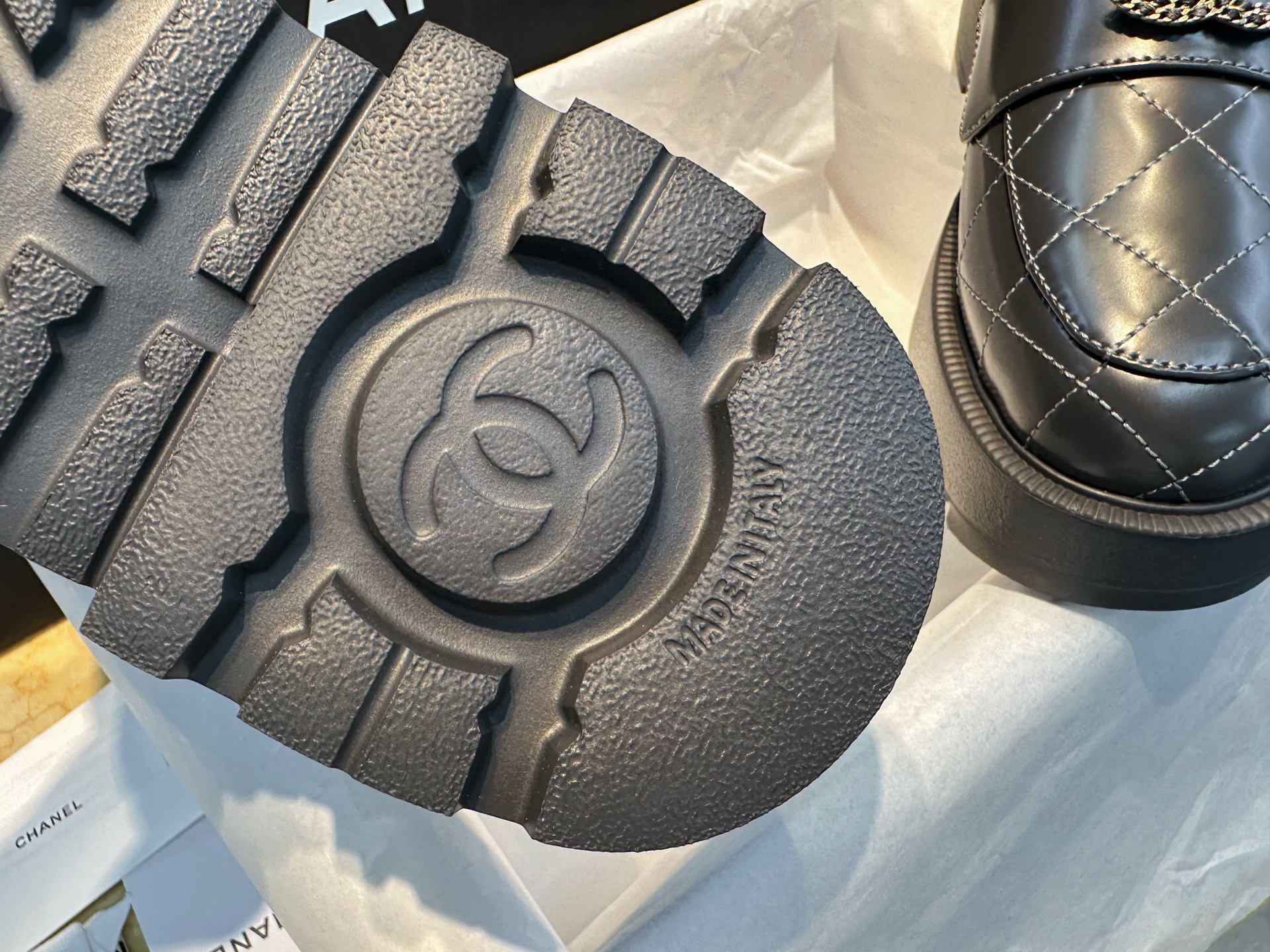 Лоферы женские в стиле Chanel 24B из натуральной кожи серого цвета
