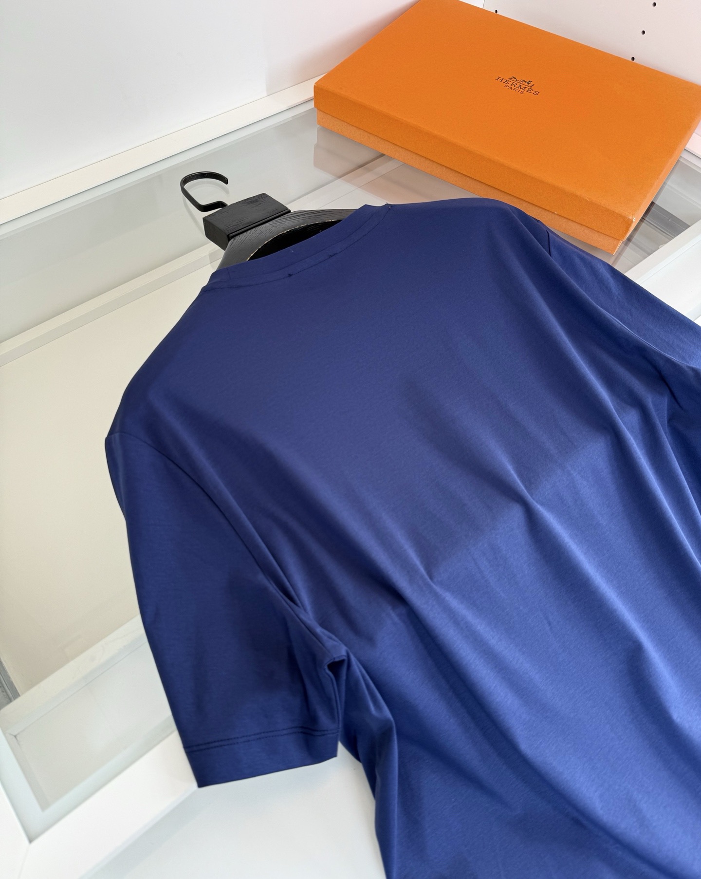 Футболка мужская в стиле Hermes синего цвета с вышивкой