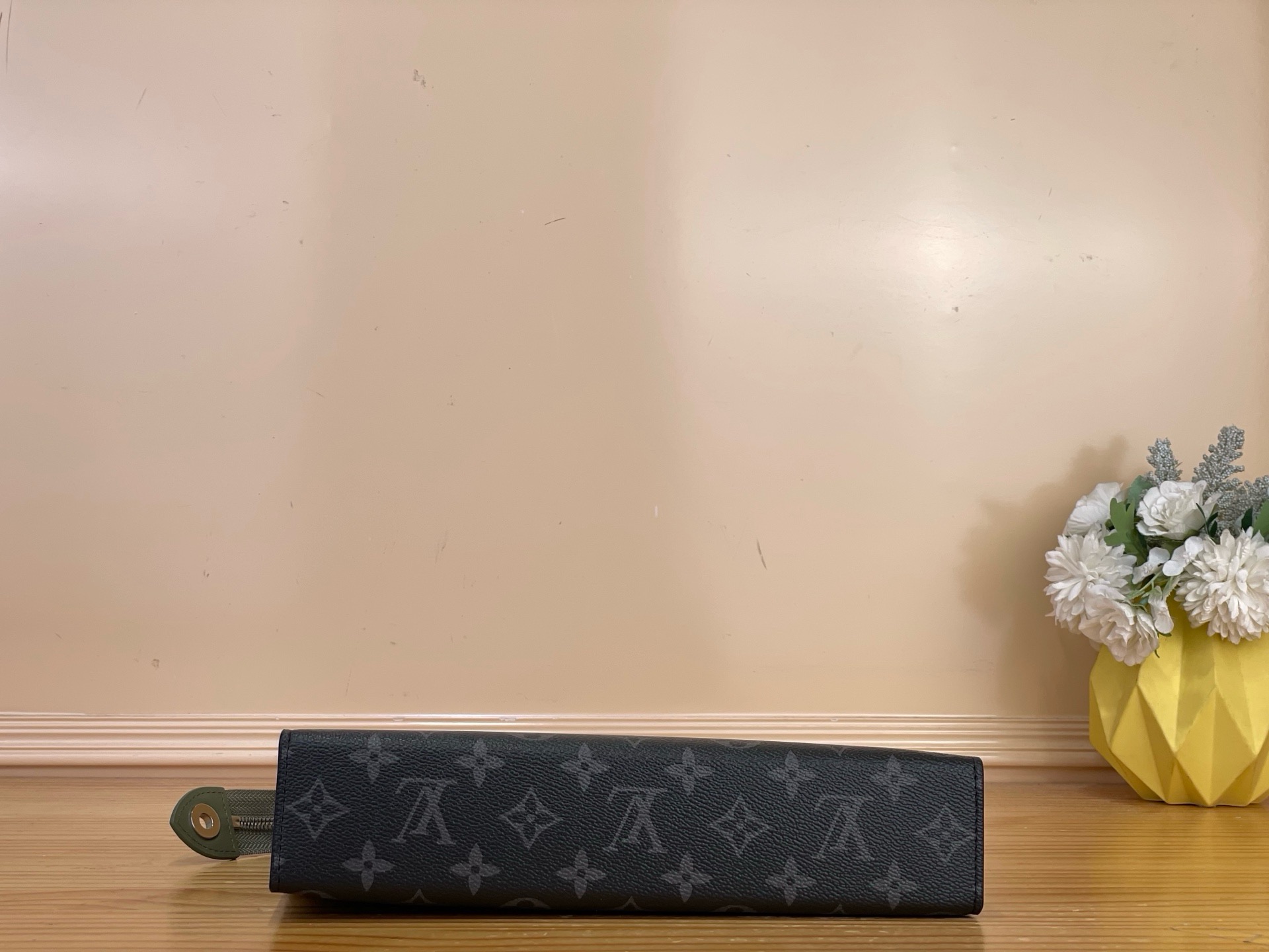 Клатч Louis Vuitton Pochette Voyage чёрно-зелёного цвета