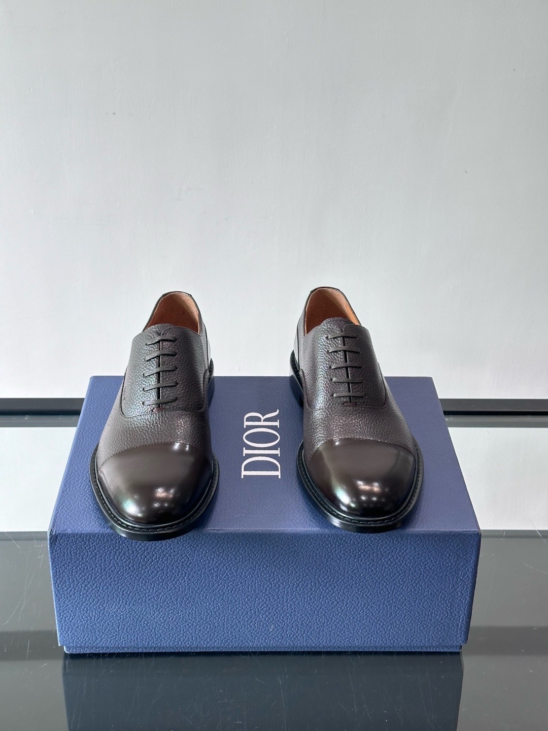 Туфли мужские в стиле Dior Oxford из натуральной кожи коричневого цвета