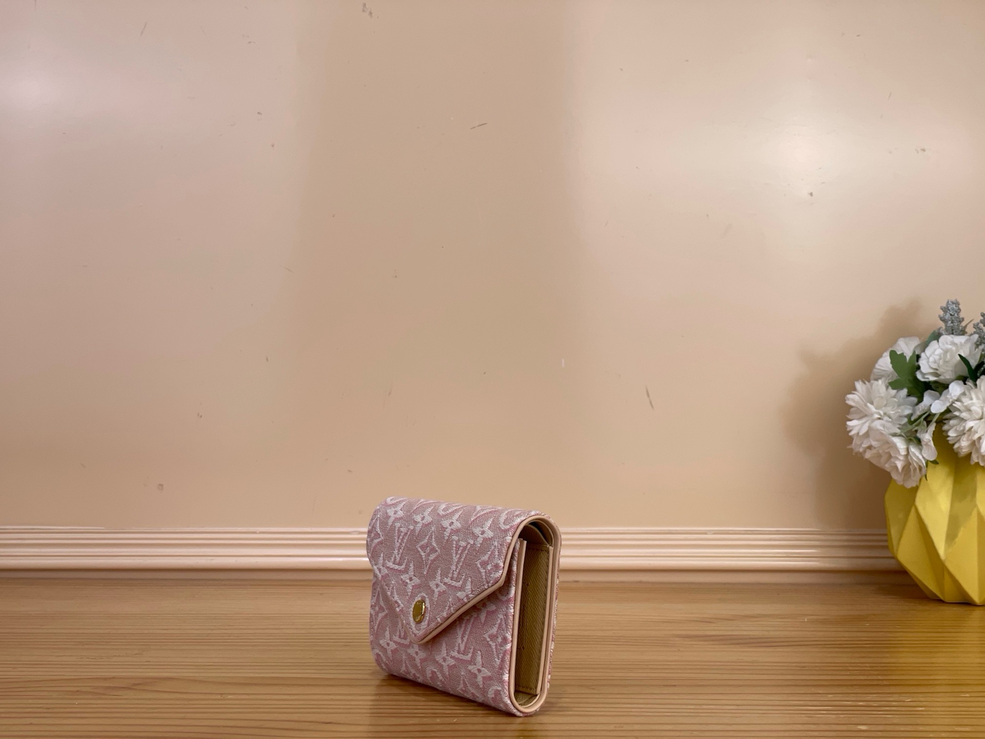 Кошелёк женский Louis Vuitton Victorine розового цвета