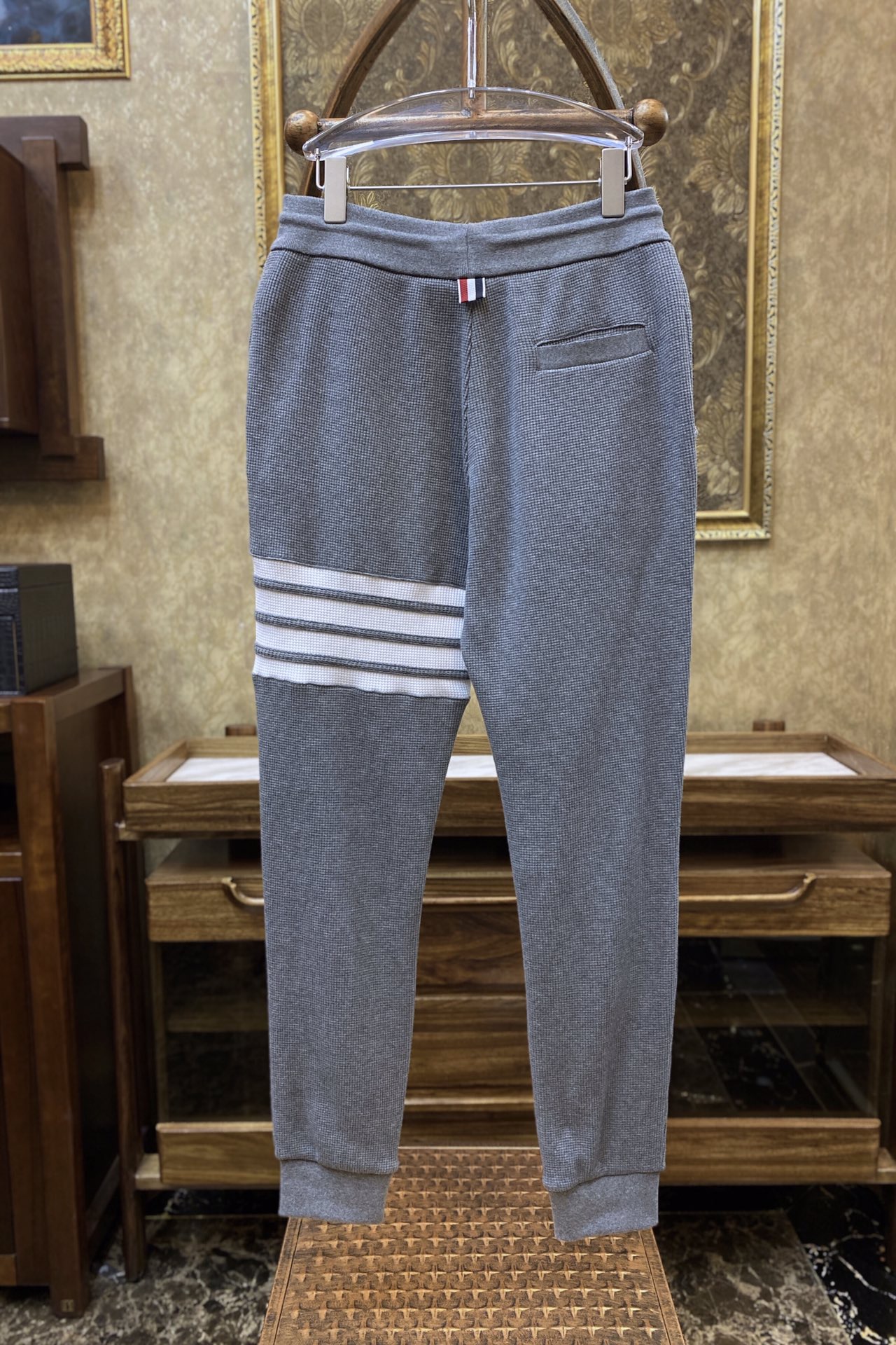 Костюм мужской в стиле Thom Browne спортивный серого цвета (худи на молнии / свитшот + брюки)