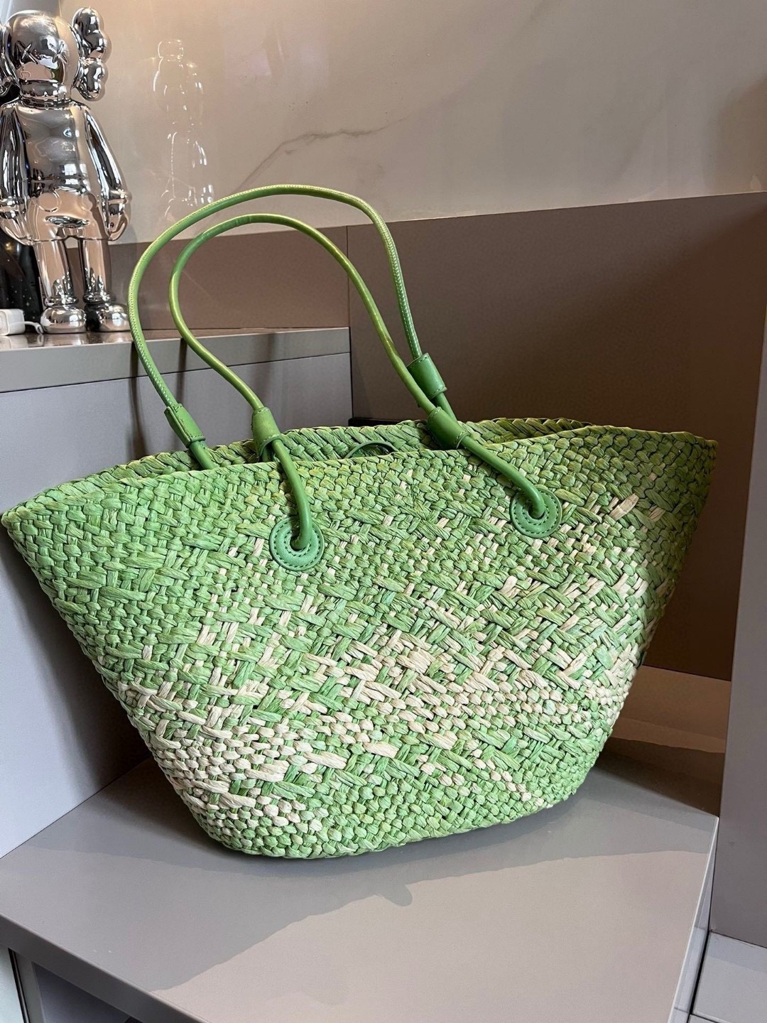 Сумка женская в стиле Loewe из рафии зеленого цвета