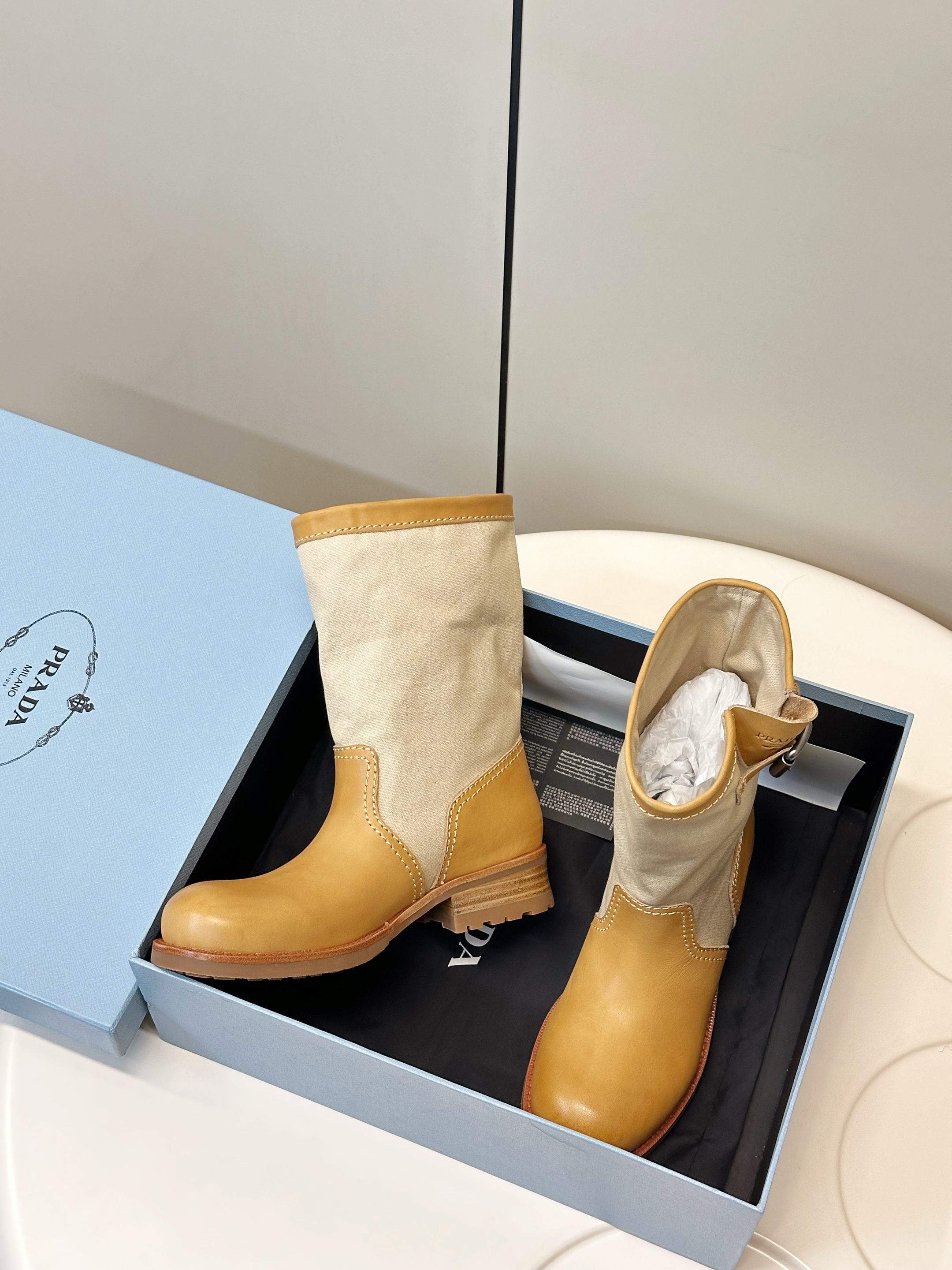 Полусапоги женские Prada бежево-горчичного цвета