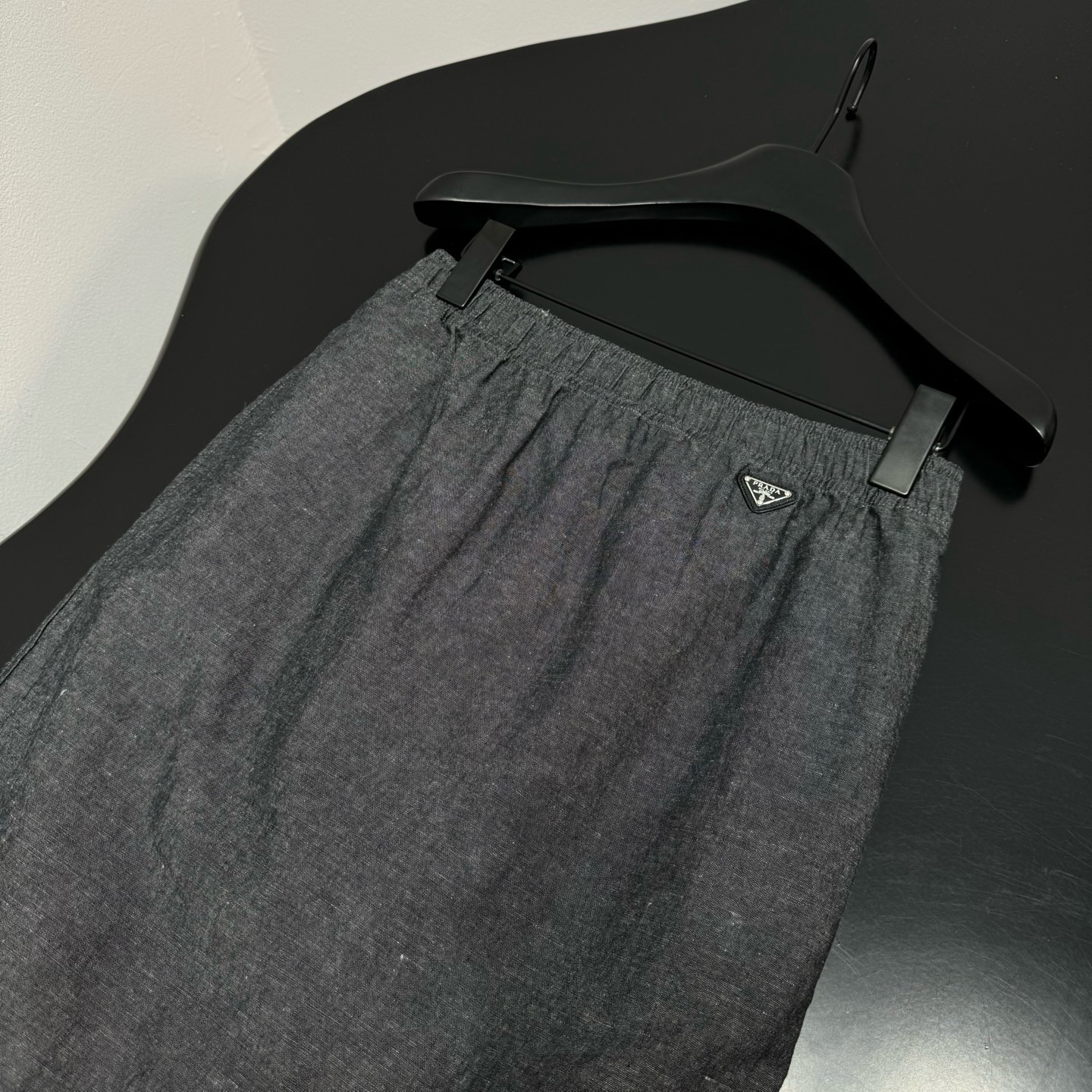 Юбка женская Prada Chambray тёмно-серого цвета