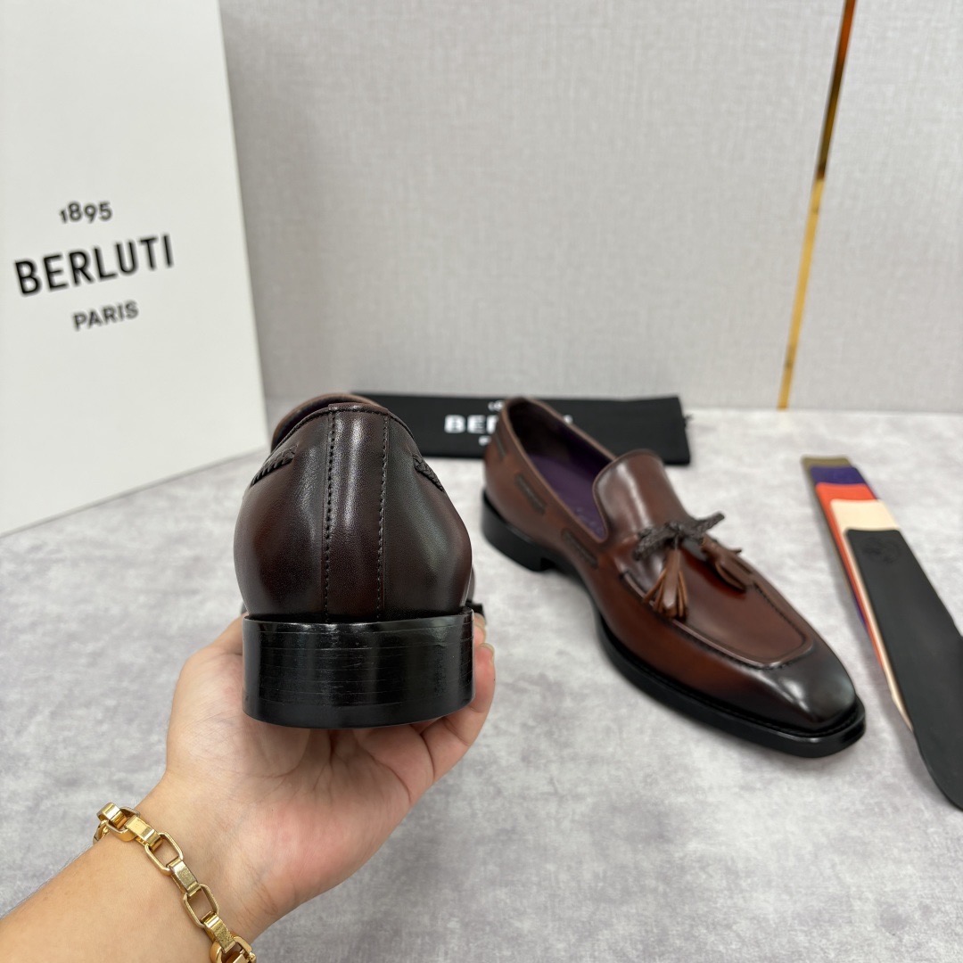 Лоферы мужские в стиле Berluti Lorenzo из натуральной кожи коричневого цвета