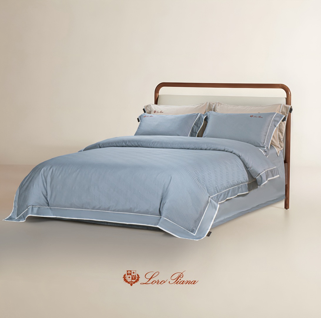 Комплект постельного белья в стиле Loro Piana Interiors голубого цвета
