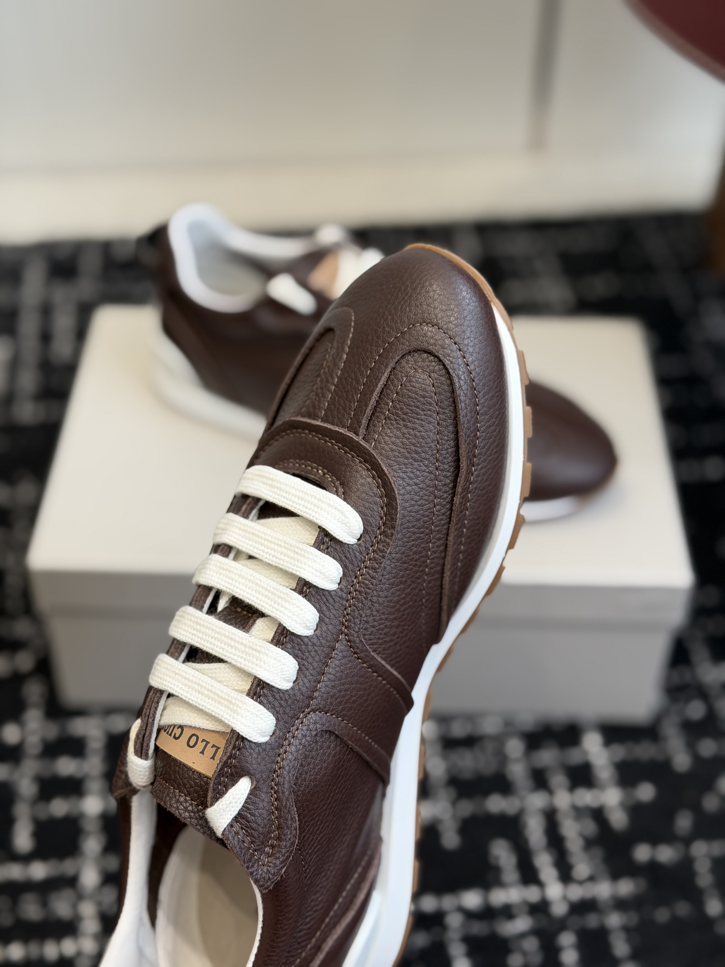 Кроссовки женские в стиле Brunello Cucinelli коричневого цвета