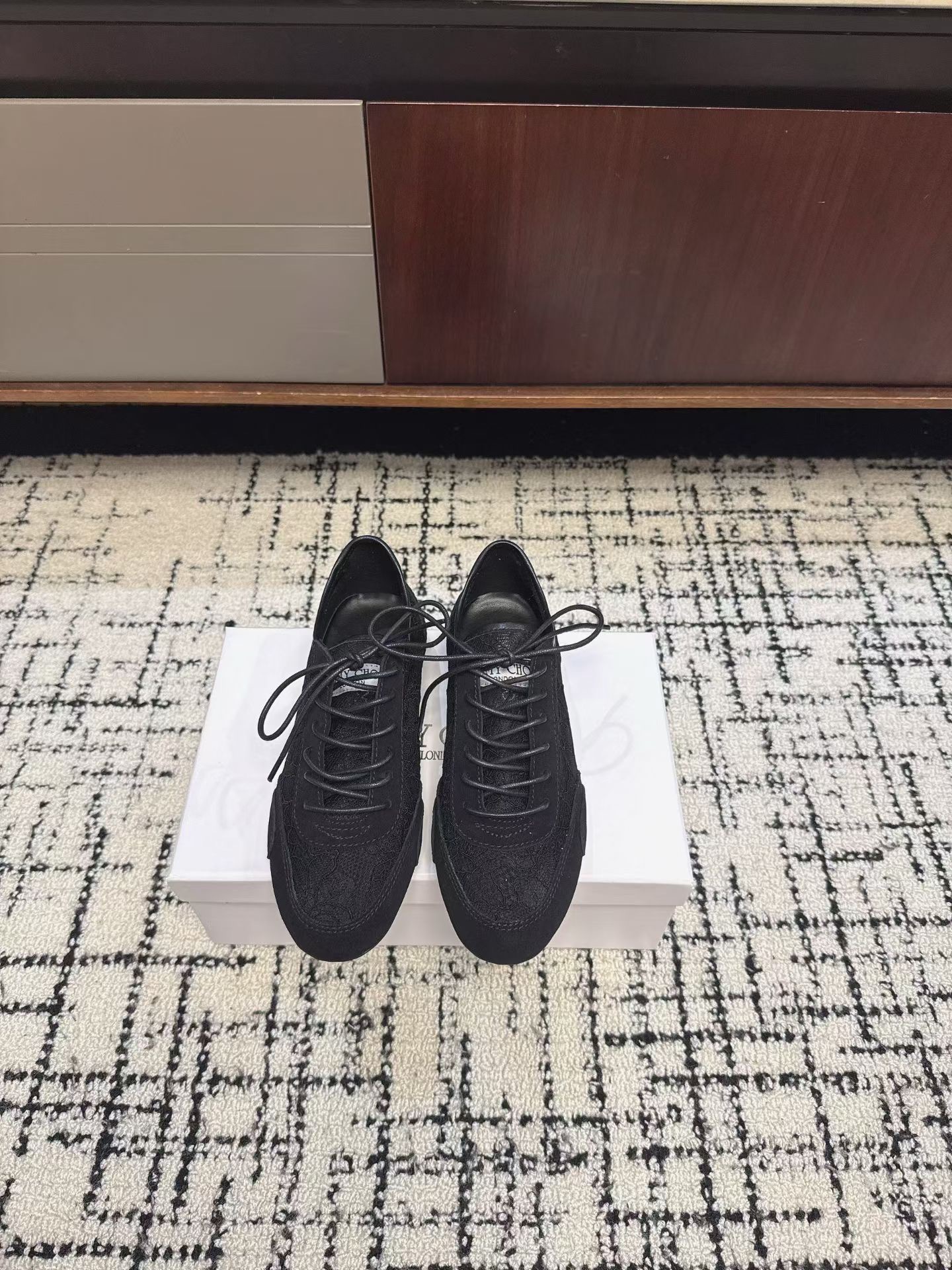 Кроссовки женские в стиле Jimmy Choo чёрного цвета