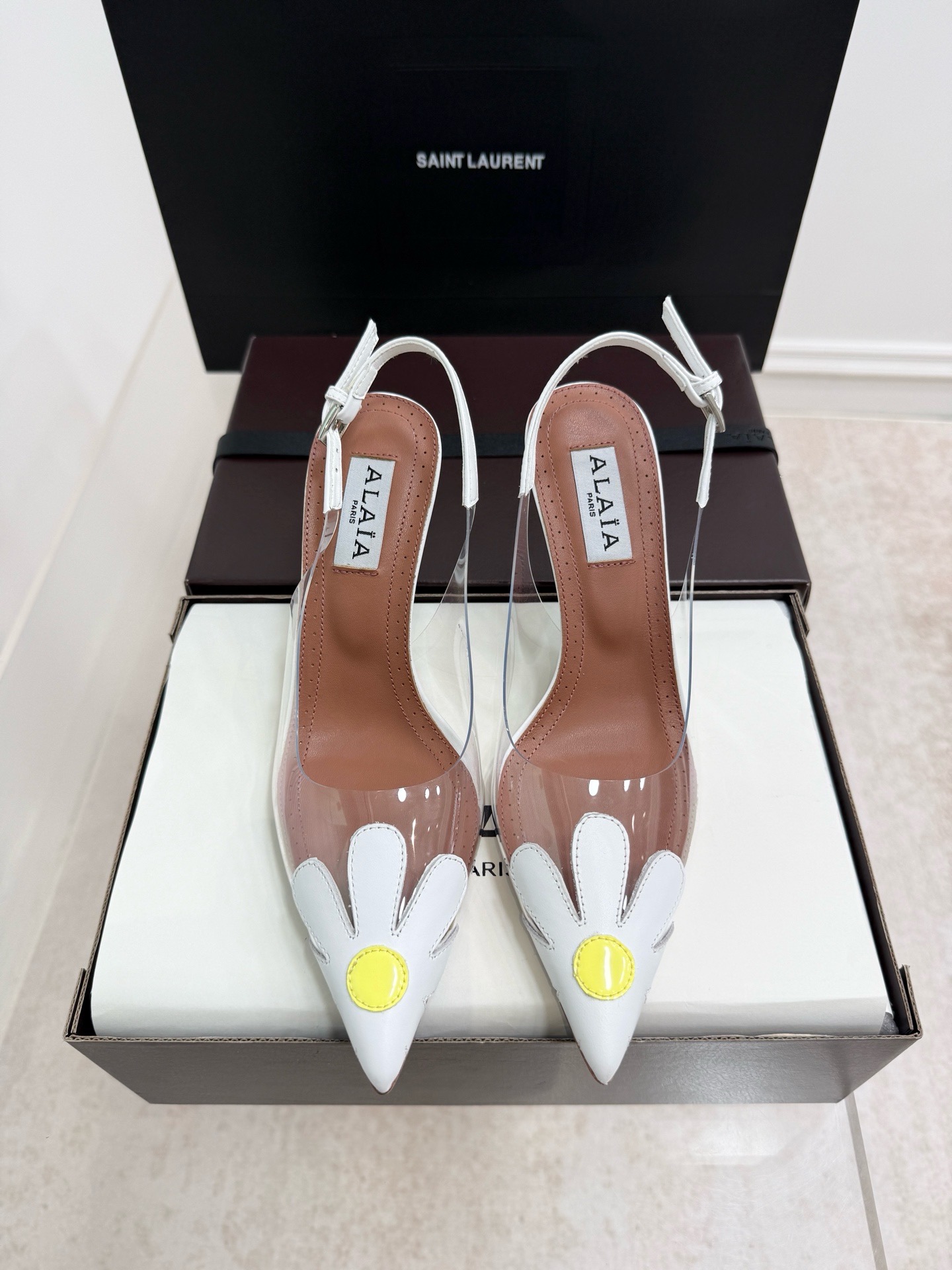 Туфли женские Alaïa белого цвета