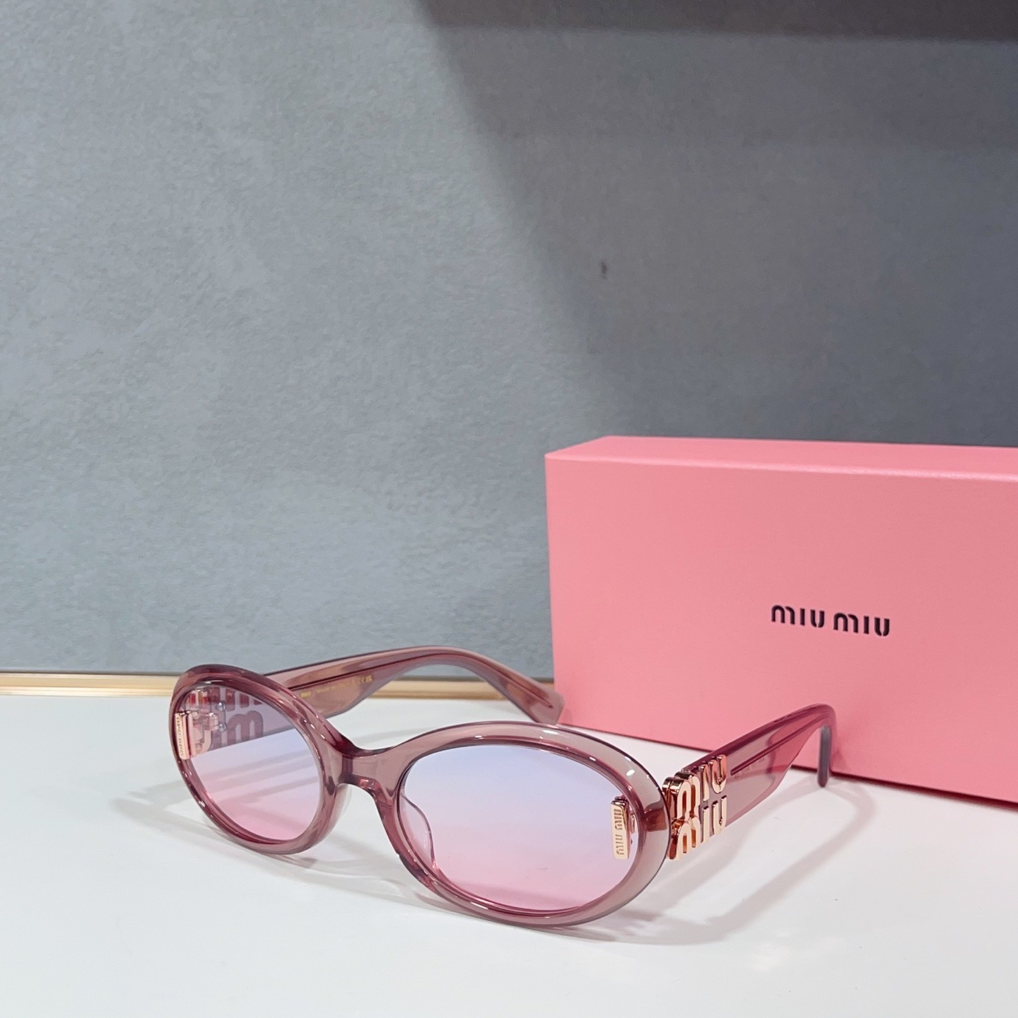 Очки солнцезащитные женские в стиле Miu Miu овальной формы